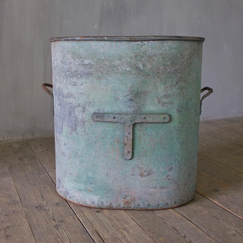 Large Tole Tub in Original Paint In Good Condition For Sale In Stamford, GB