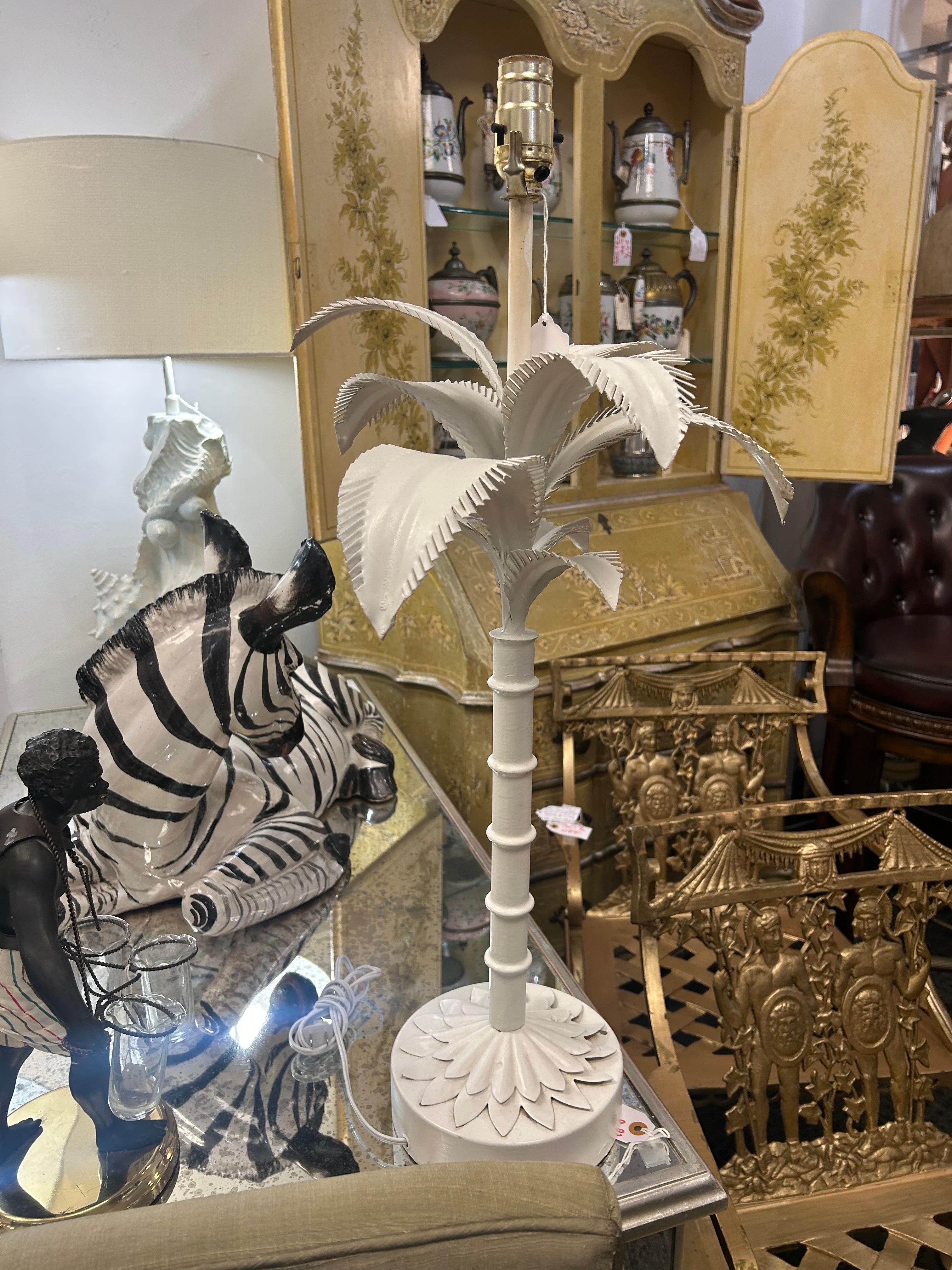 Large tole white palm tree lamp circa 1970s For Sale 4