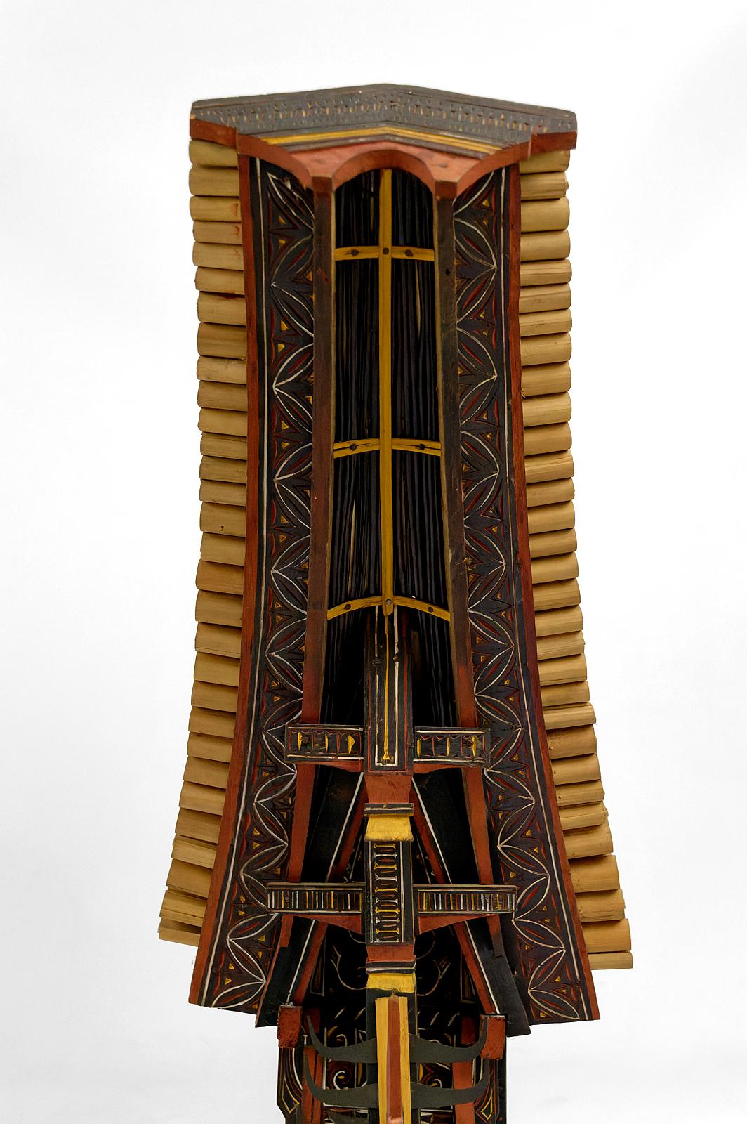 Large Tongkonan Toraja model in carved and painted wood, Sulawesi / Indonesia For Sale 4