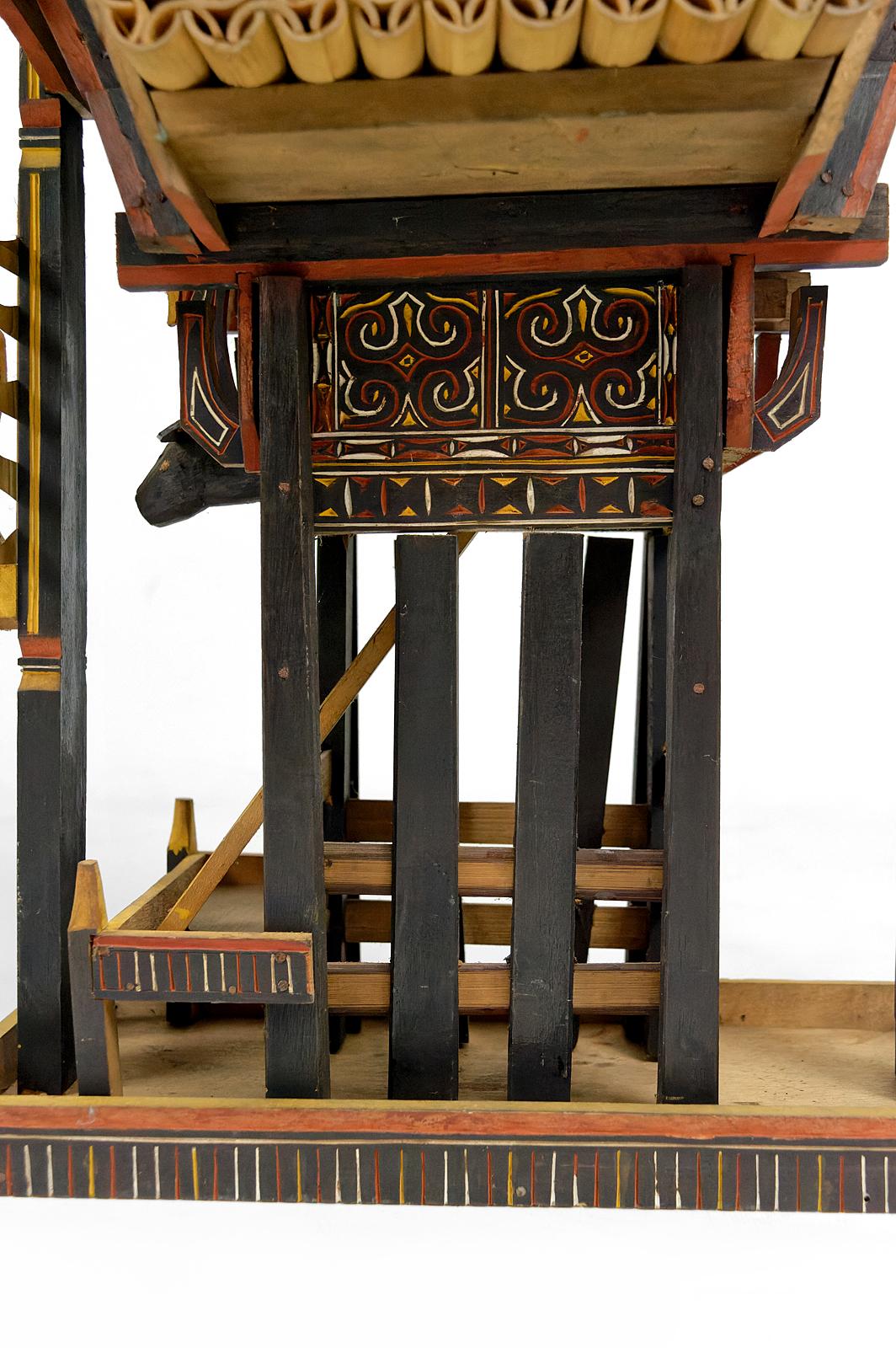 Large Tongkonan Toraja model in carved and painted wood, Sulawesi / Indonesia For Sale 7