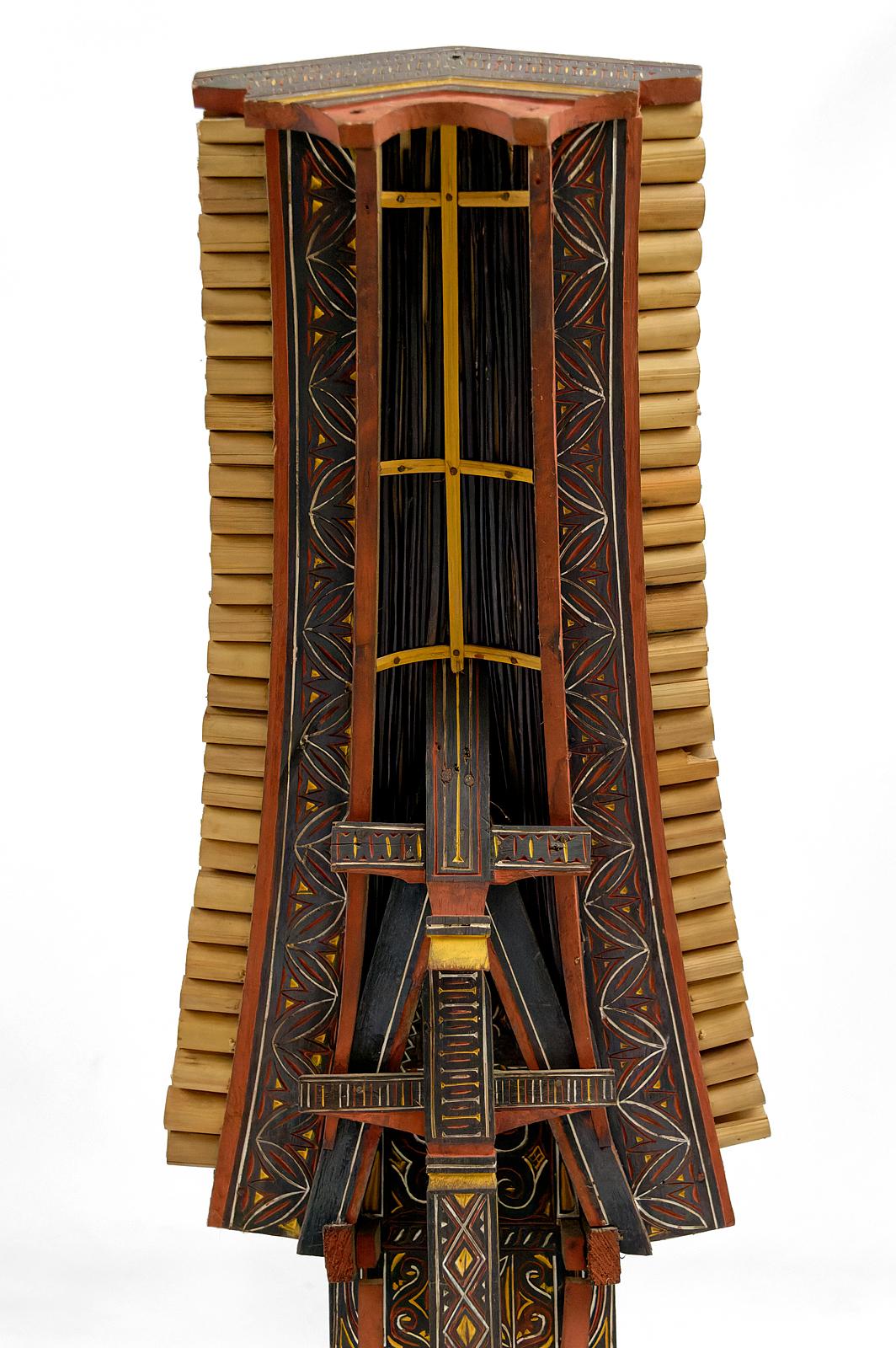 Large Tongkonan Toraja model in carved and painted wood, Sulawesi / Indonesia For Sale 8