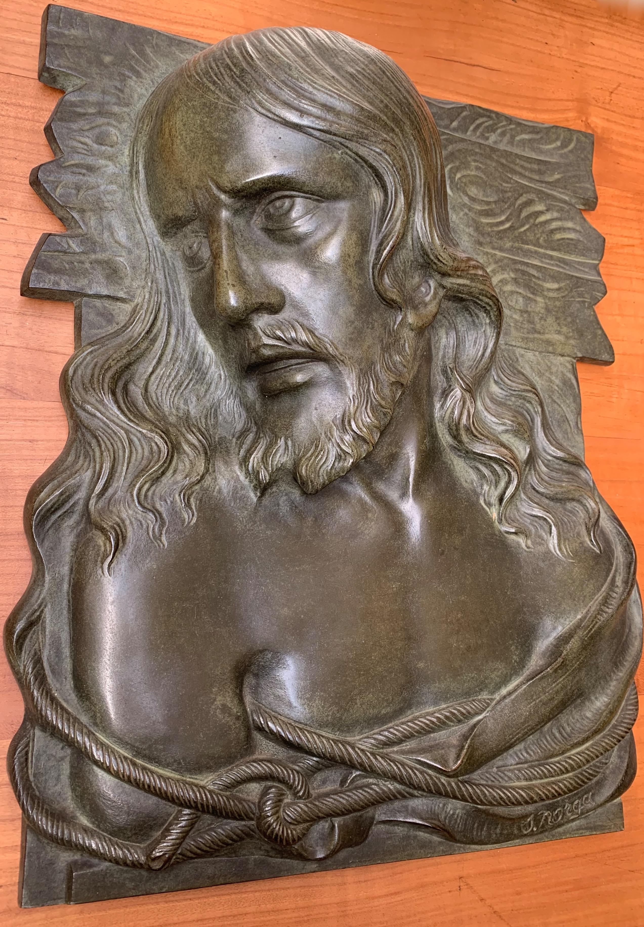 Grand & Plaque murale Art déco en bronze de haute qualité /Sculpture du Christ par S. Norga en vente 9