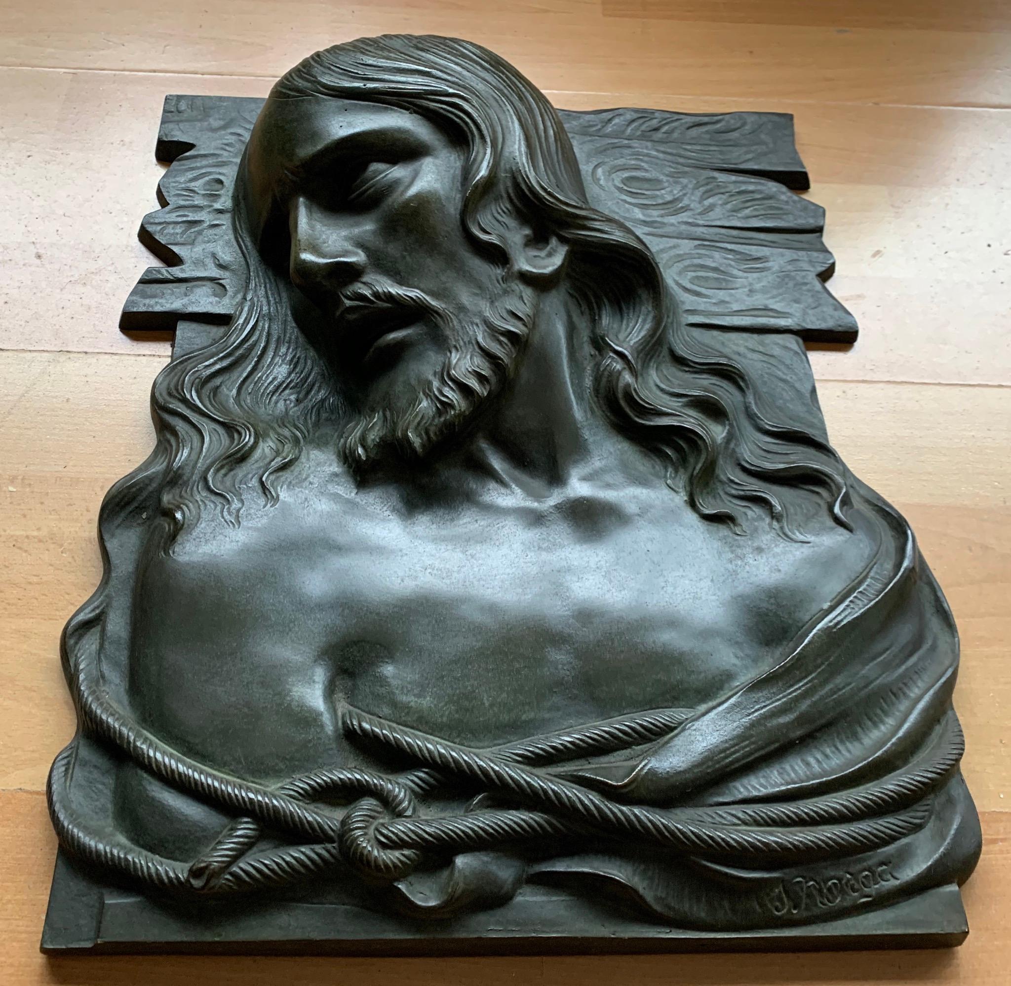 Große & Top Qualität Bronze Art Deco Wandtafel /Skulptur von Christus von S. Norga (Patiniert) im Angebot