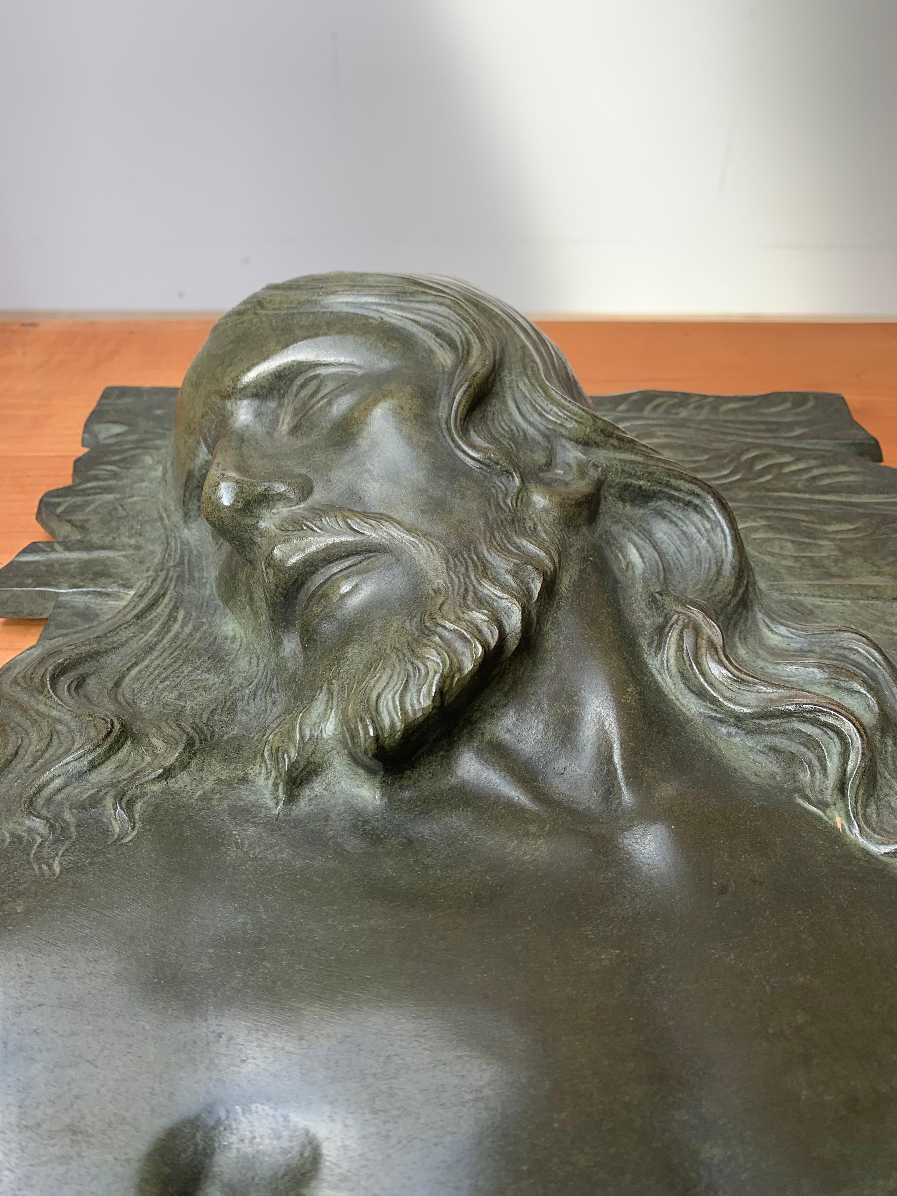 Große & Top Qualität Bronze Art Deco Wandtafel /Skulptur von Christus von S. Norga im Zustand „Hervorragend“ im Angebot in Lisse, NL