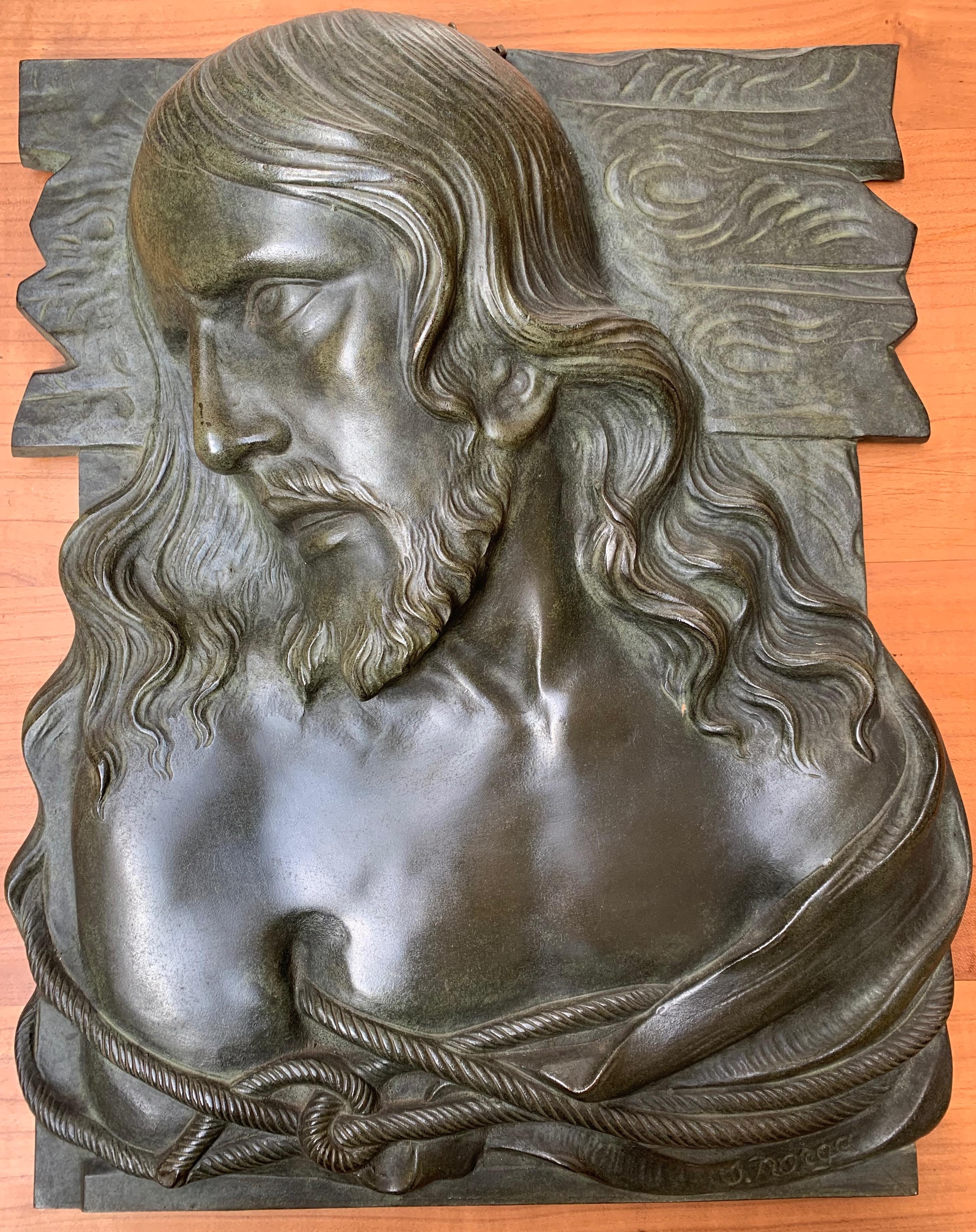Bronze Grand & Plaque murale Art déco en bronze de haute qualité /Sculpture du Christ par S. Norga en vente