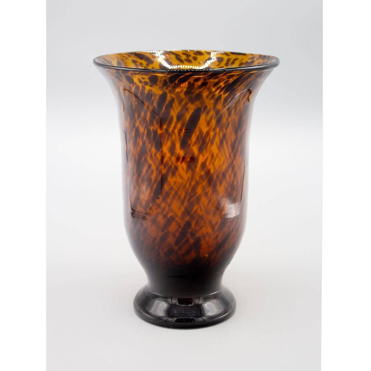 Large Tortoise Murano Glass Footed Vase In Good Condition For Sale In Grand Rapids, MI