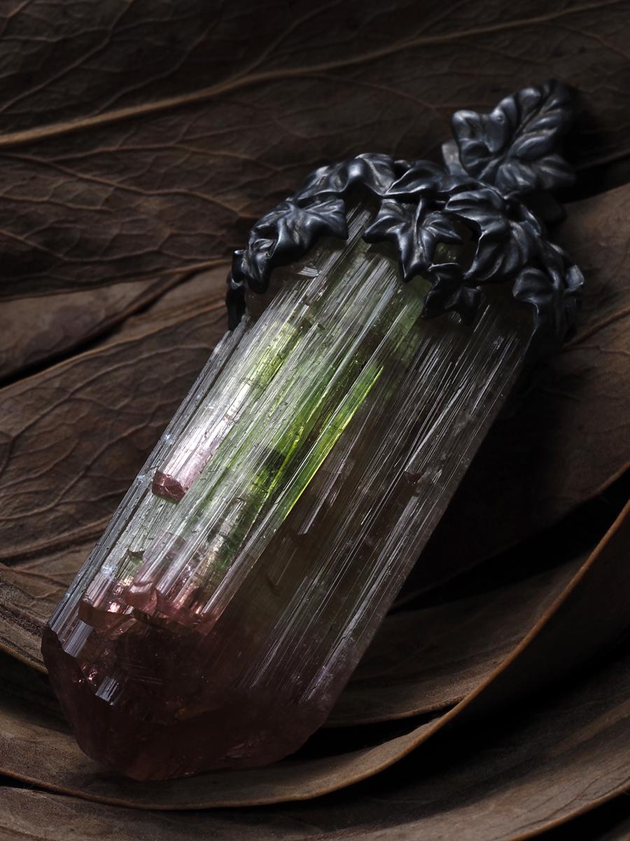 Artisan Large Tourmaline Crystal Silver necklace Ivy lotr style Wedding anniversary gift For Sale