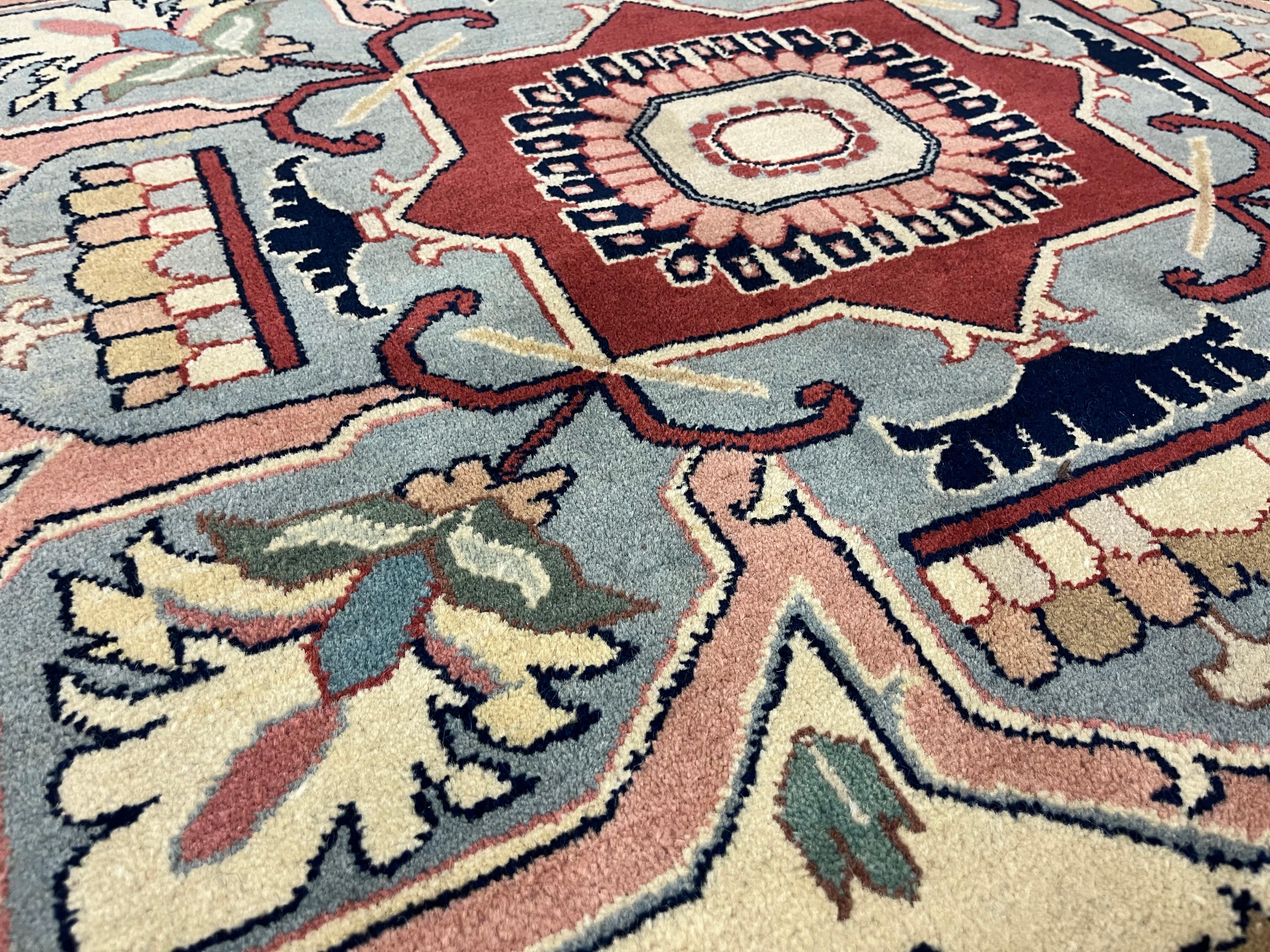 Traditioneller Teppich in Grau-Blau, handgefertigter Teppich aus orientalischer Wolle  im Angebot 4
