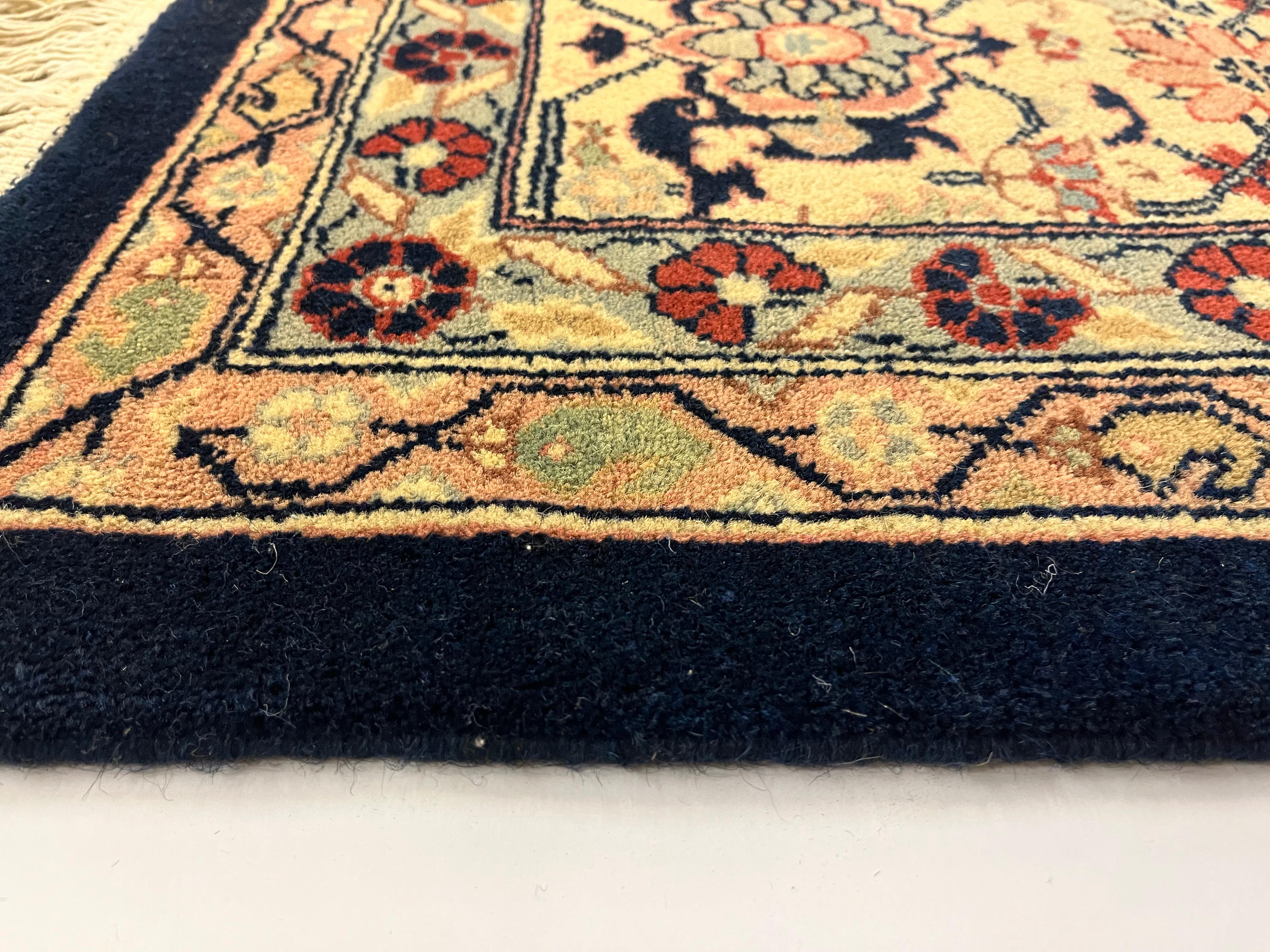 Traditioneller Teppich in Grau-Blau, handgefertigter Teppich aus orientalischer Wolle  im Zustand „Hervorragend“ im Angebot in Hampshire, GB