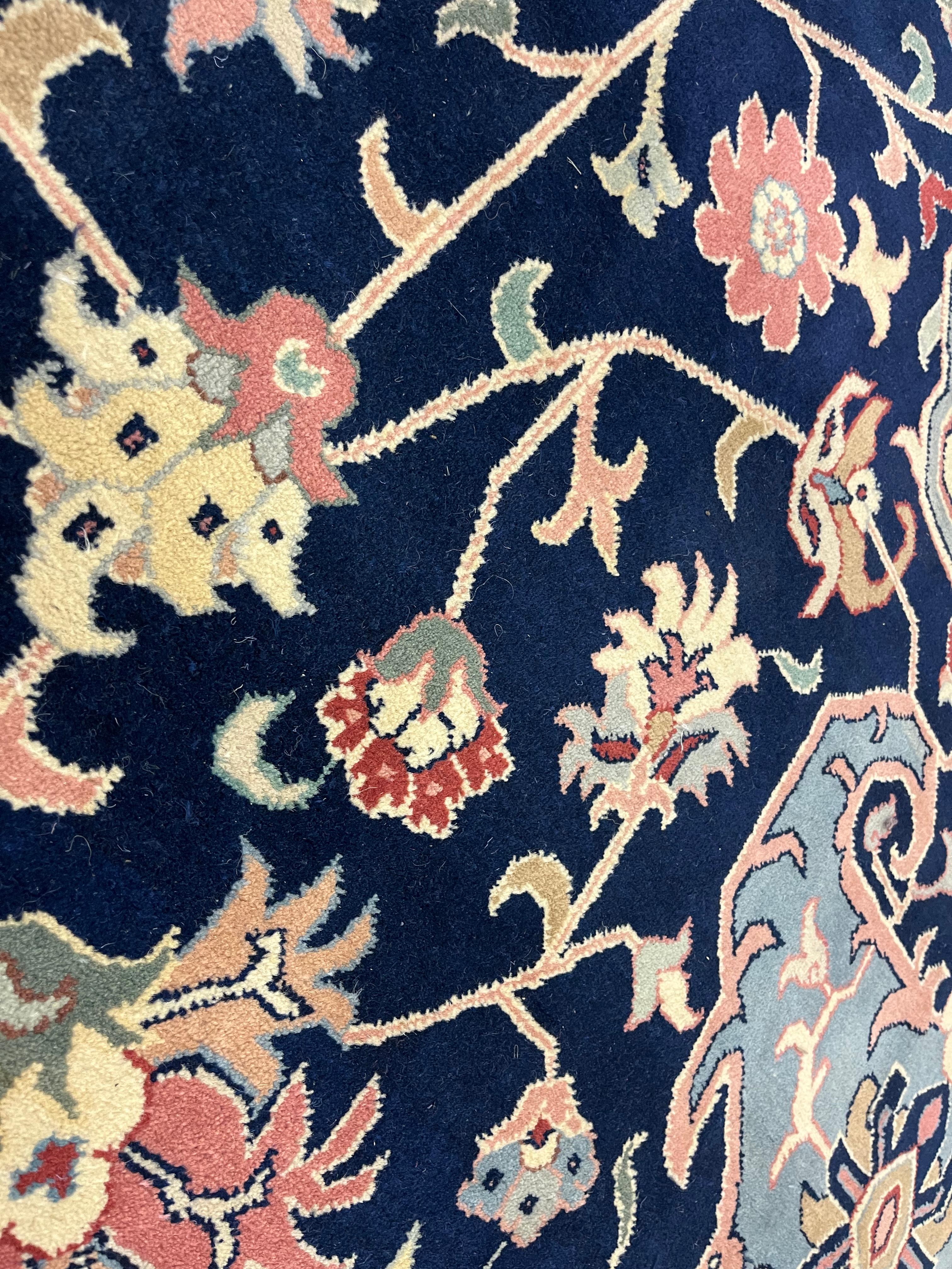 Traditioneller Teppich in Grau-Blau, handgefertigter Teppich aus orientalischer Wolle  im Angebot 2