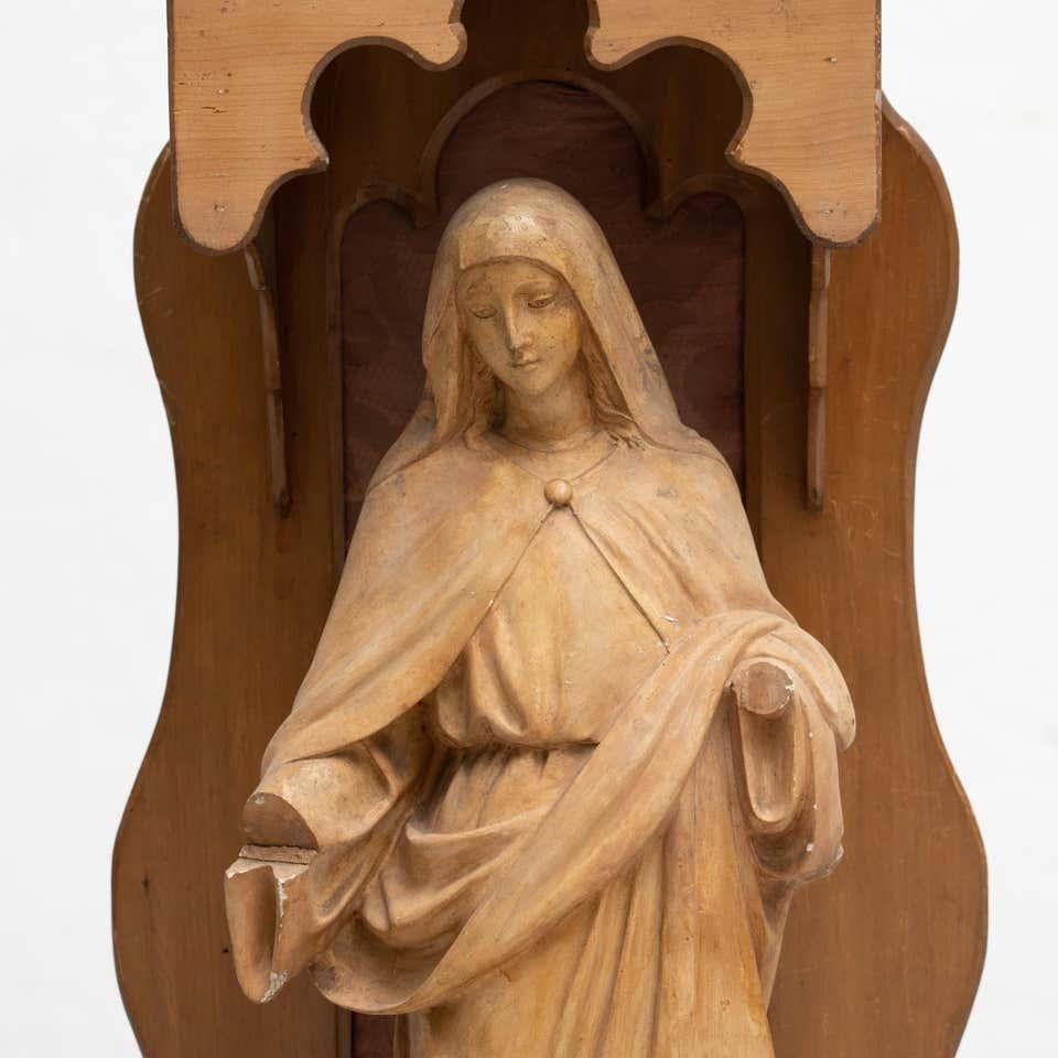 Large Traditional Figure of a Virgin in a Wood Niche, circa 1950 For Sale 3