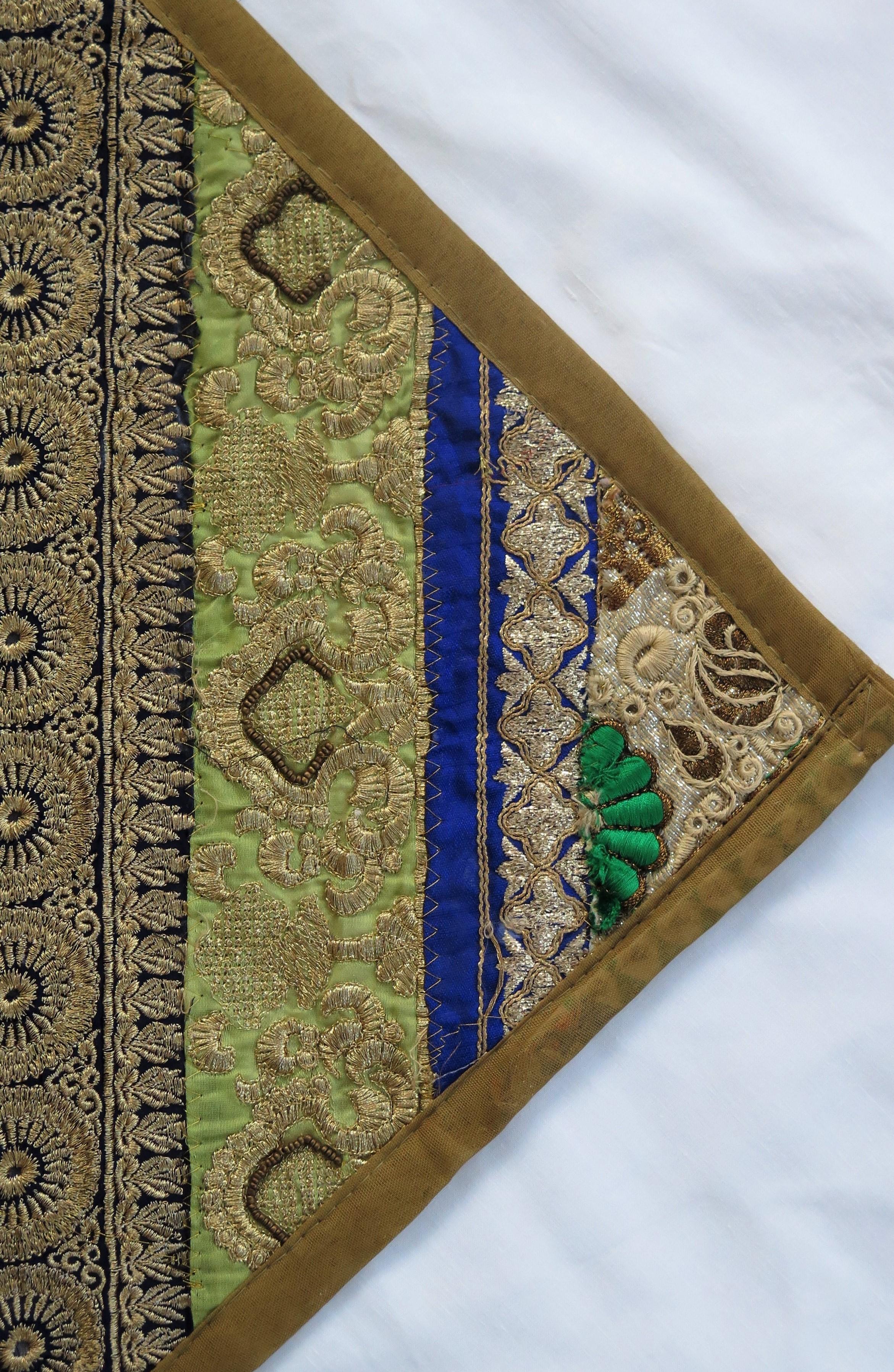 Tissu Grand coussin ou couvercle d'oreiller vintage indien traditionnel travaillé à la main  en vente