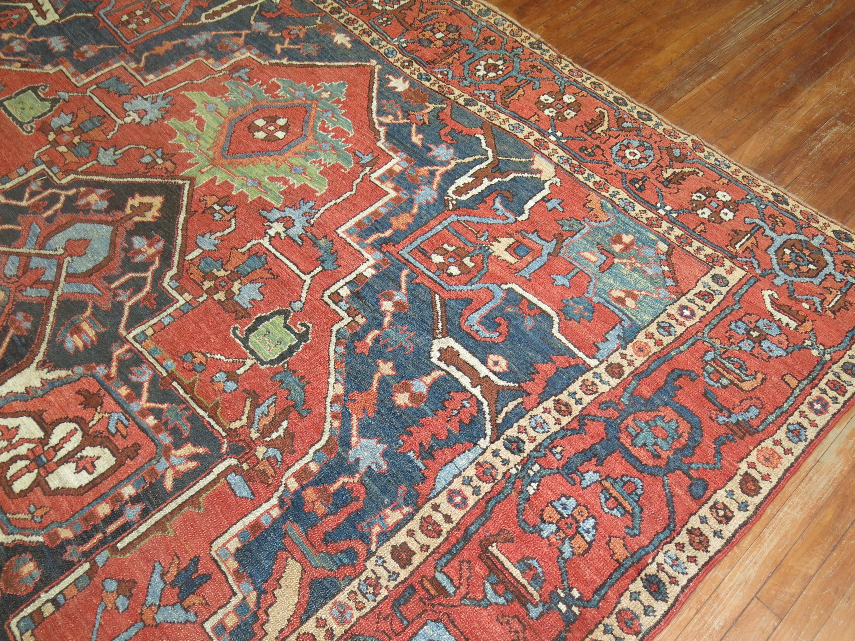 Grand tapis persan traditionnel ancien Heriz du début du XXe siècle en vente 2