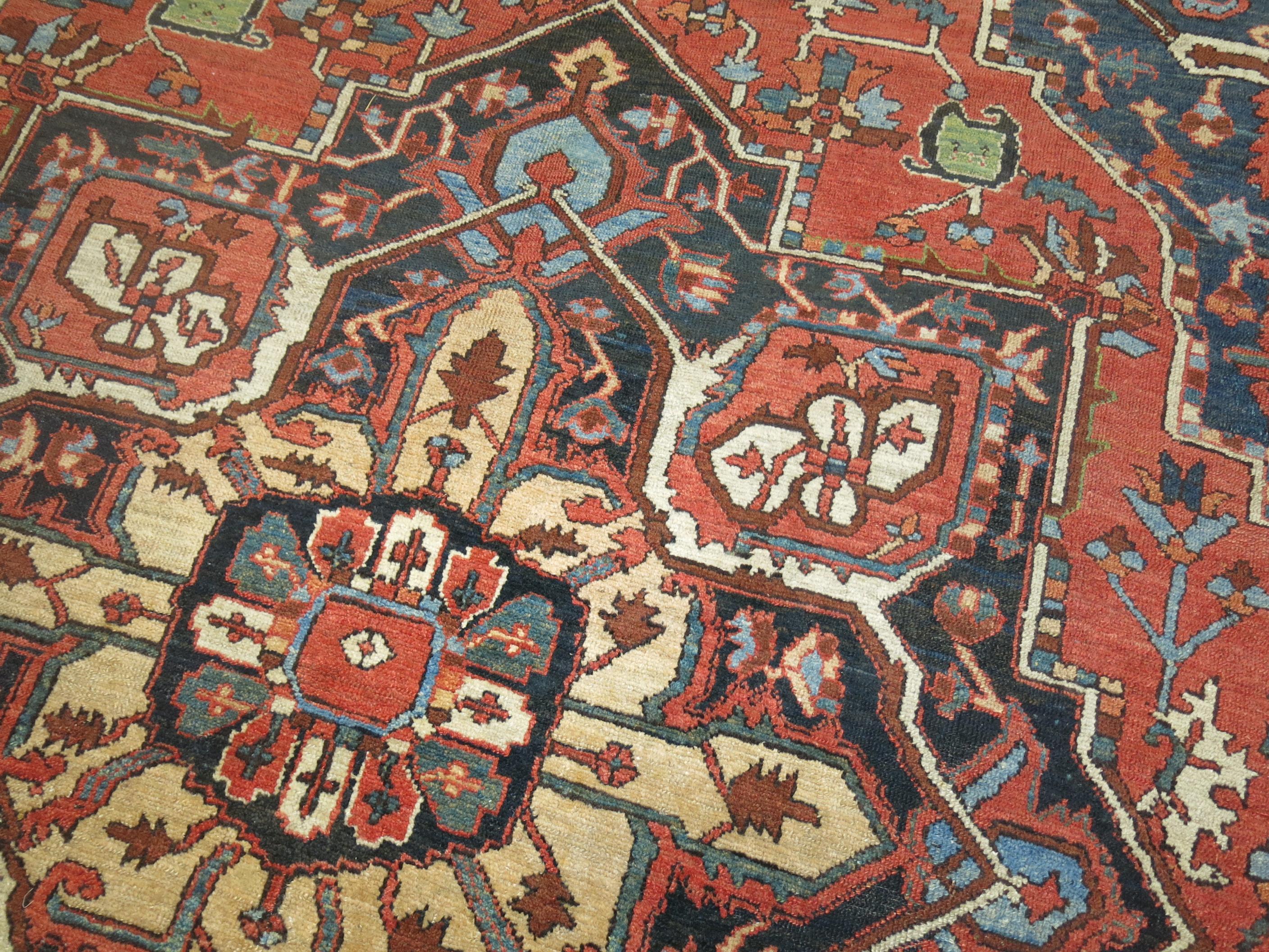 Serapi Grand tapis persan traditionnel ancien Heriz du début du XXe siècle en vente