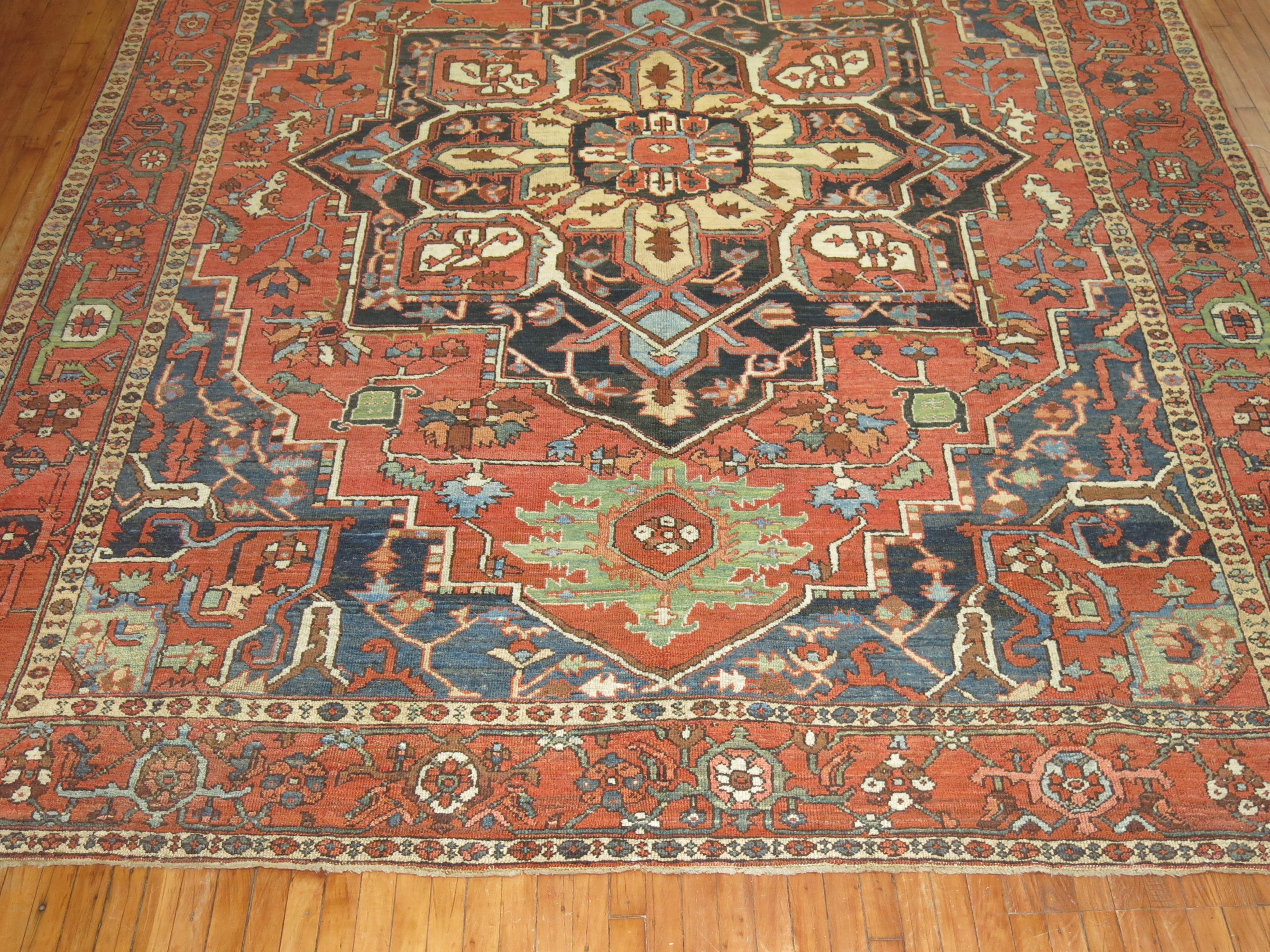 Tissé à la main Grand tapis persan traditionnel ancien Heriz du début du XXe siècle en vente