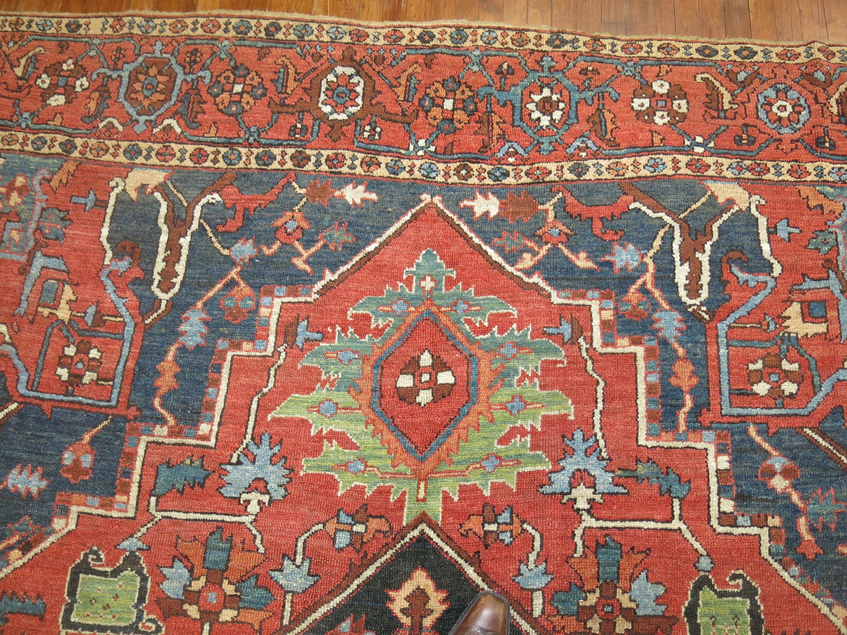 Large Traditonal Antique Persian Heriz Early 20th Century Rug For Sale 3