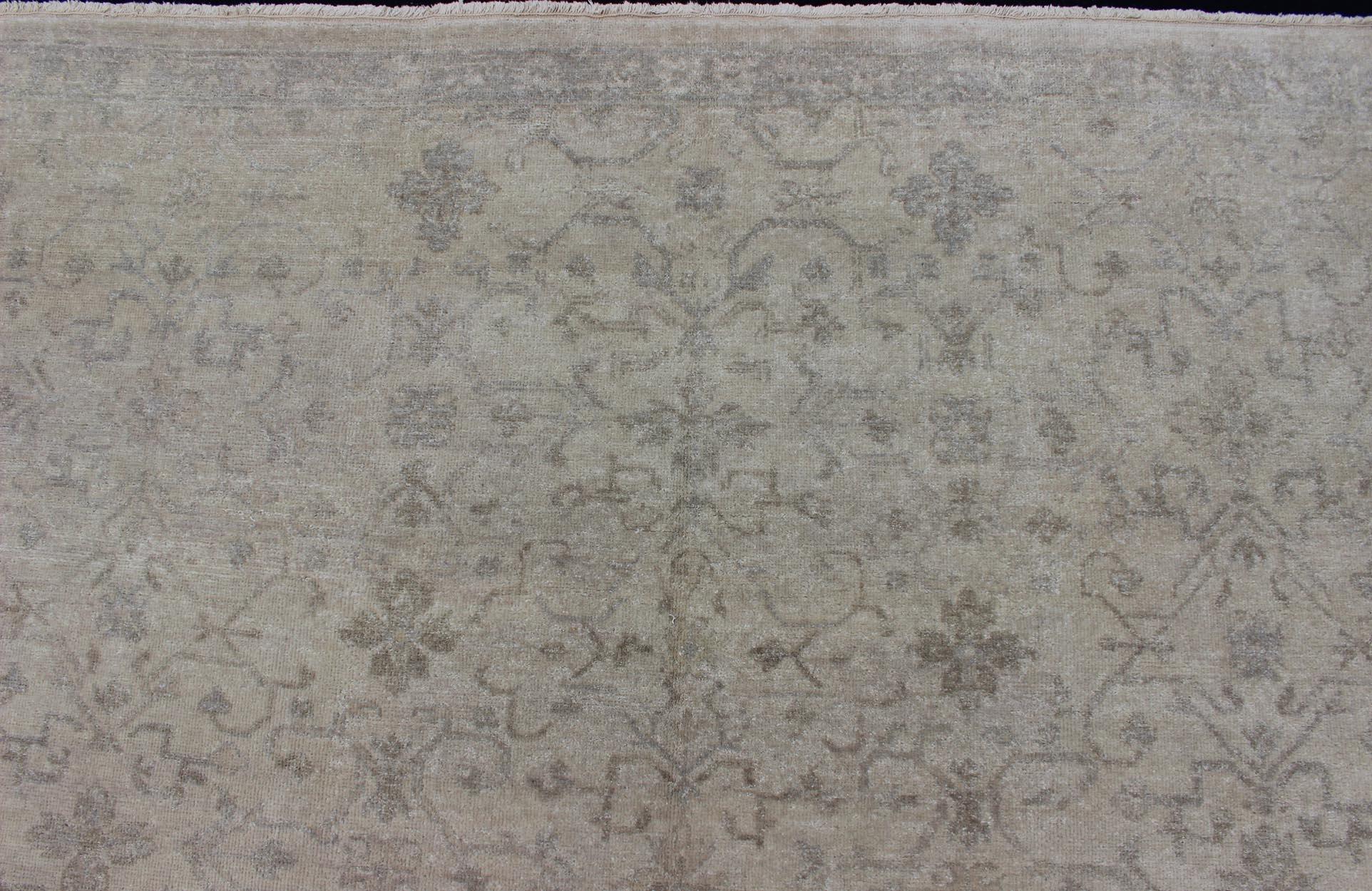 Large Transitional Rug with All-Over Design in Tan, Gray, Silver, Light Taupe For Sale 2