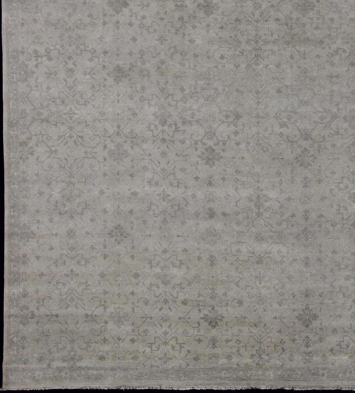 Indiano Tappeto di transizione di grandi dimensioni con design all-over in Tan, Gray, Silver, Light Taupe in vendita