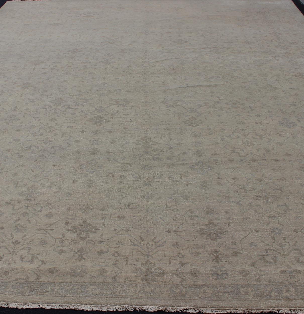 XXI secolo e contemporaneo Tappeto di transizione di grandi dimensioni con design all-over in Tan, Gray, Silver, Light Taupe in vendita