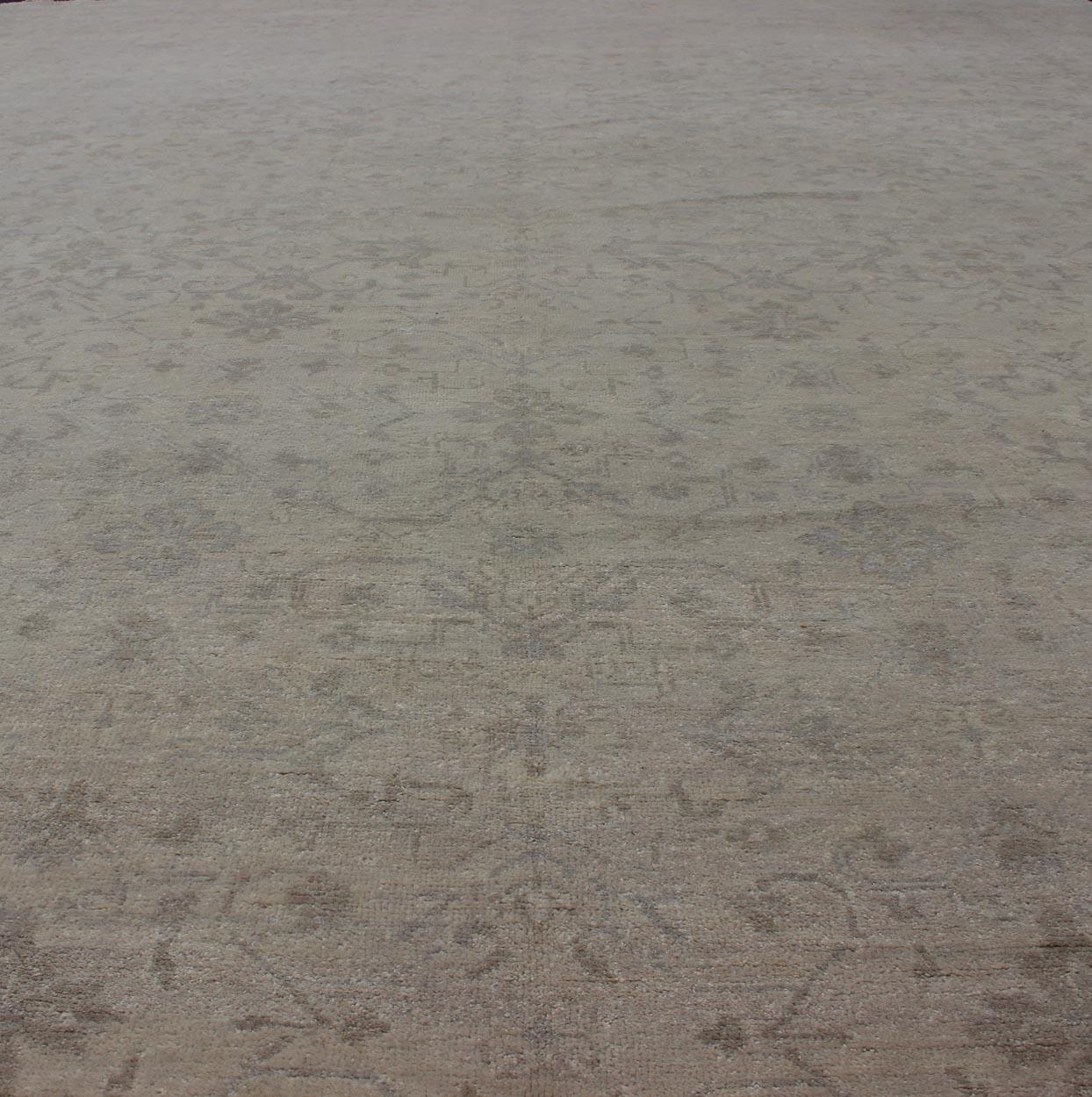 Lana Tappeto di transizione di grandi dimensioni con design all-over in Tan, Gray, Silver, Light Taupe in vendita