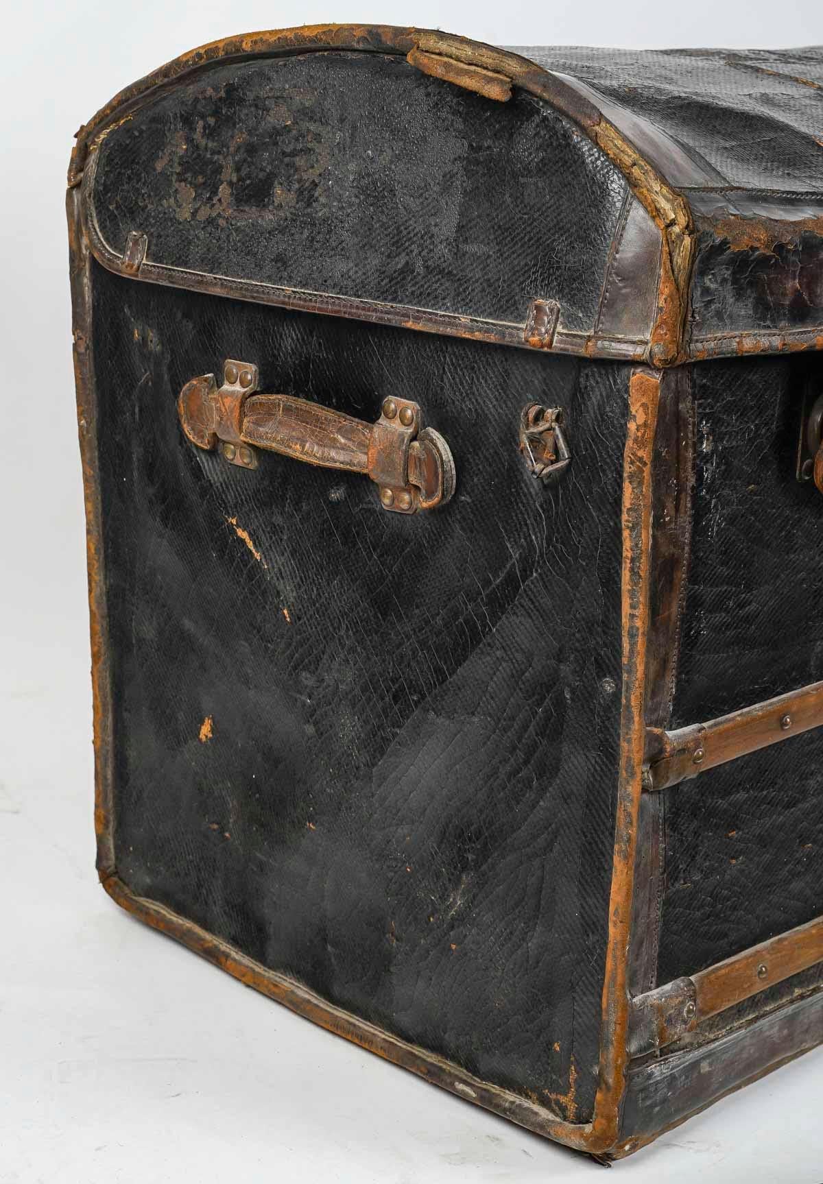 19th Century Large Travel Trunk, Antique Travel Trunk in Leather, Wood and Fabric, XIXth. For Sale