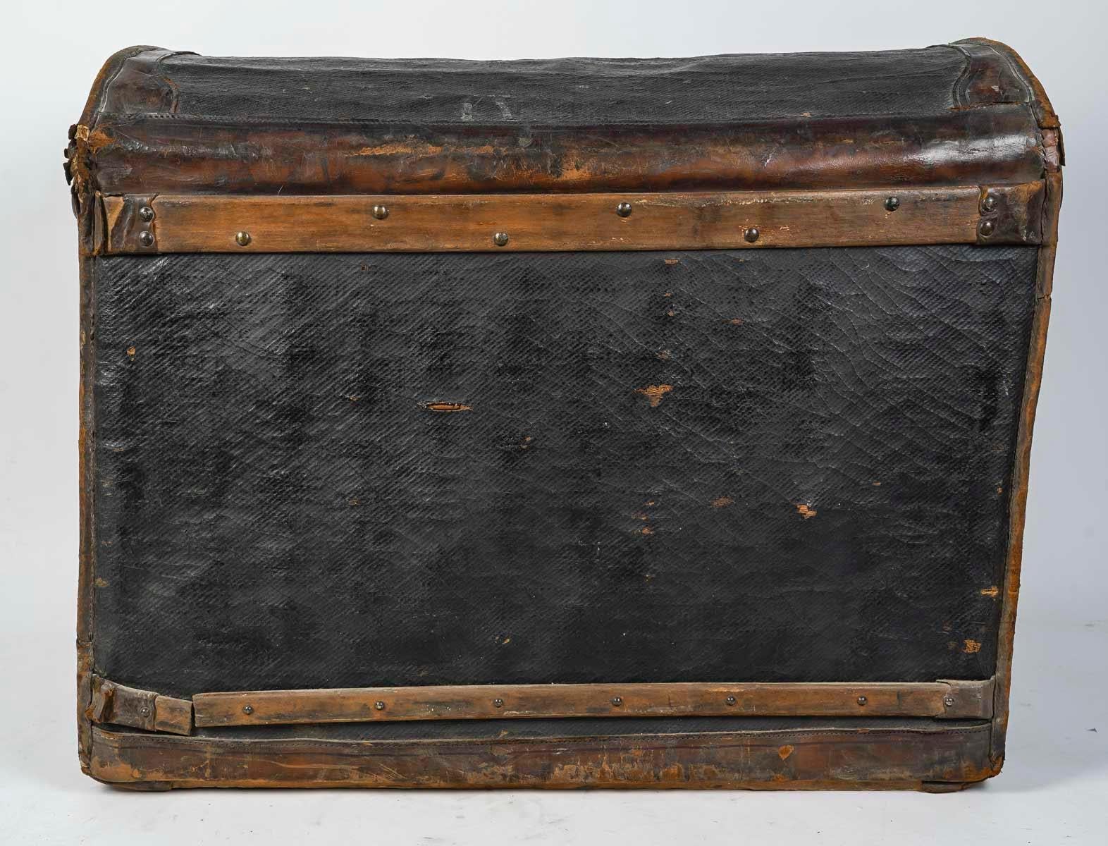 Large Travel Trunk, Antique Travel Trunk in Leather, Wood and Fabric, XIXth. 1
