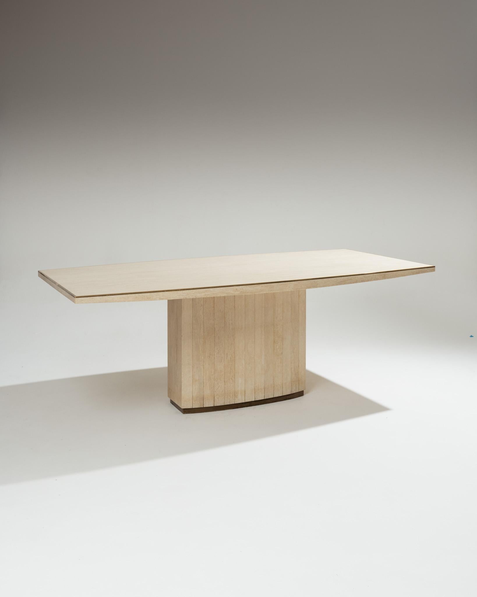 Inconnu Grande table de salle à manger en travertin et laiton, 1970 en vente