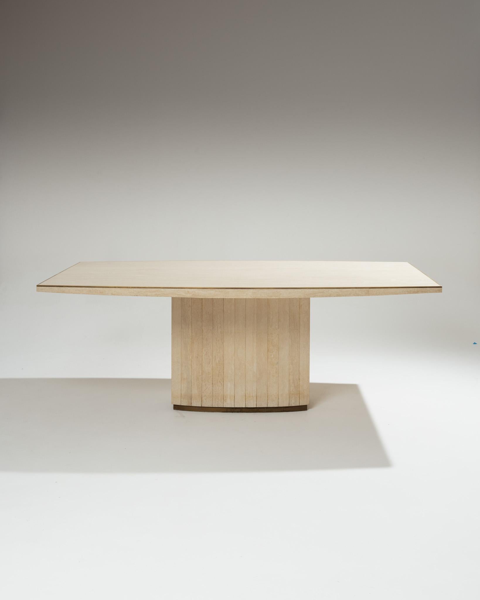 Grande table de salle à manger en travertin et laiton, 1970 Bon état - En vente à PARIS, FR