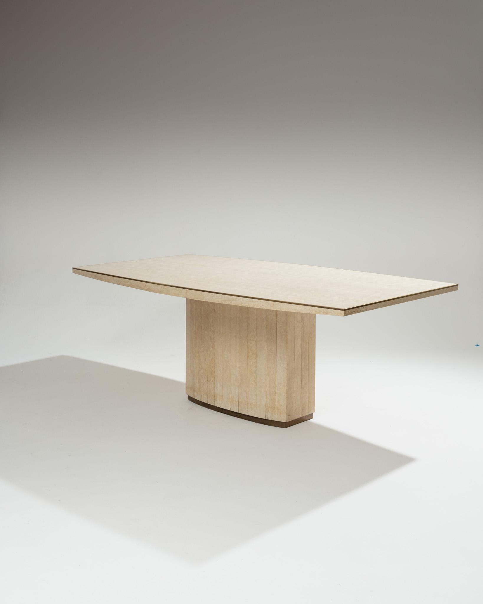20ième siècle Grande table de salle à manger en travertin et laiton, 1970 en vente