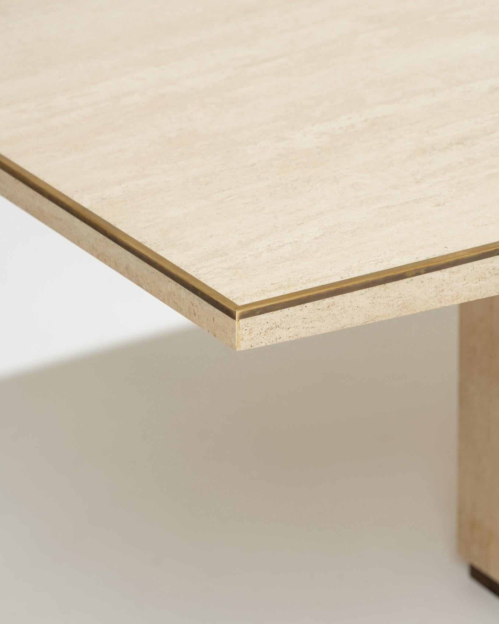 Grande table de salle à manger en travertin et laiton, 1970 en vente 1
