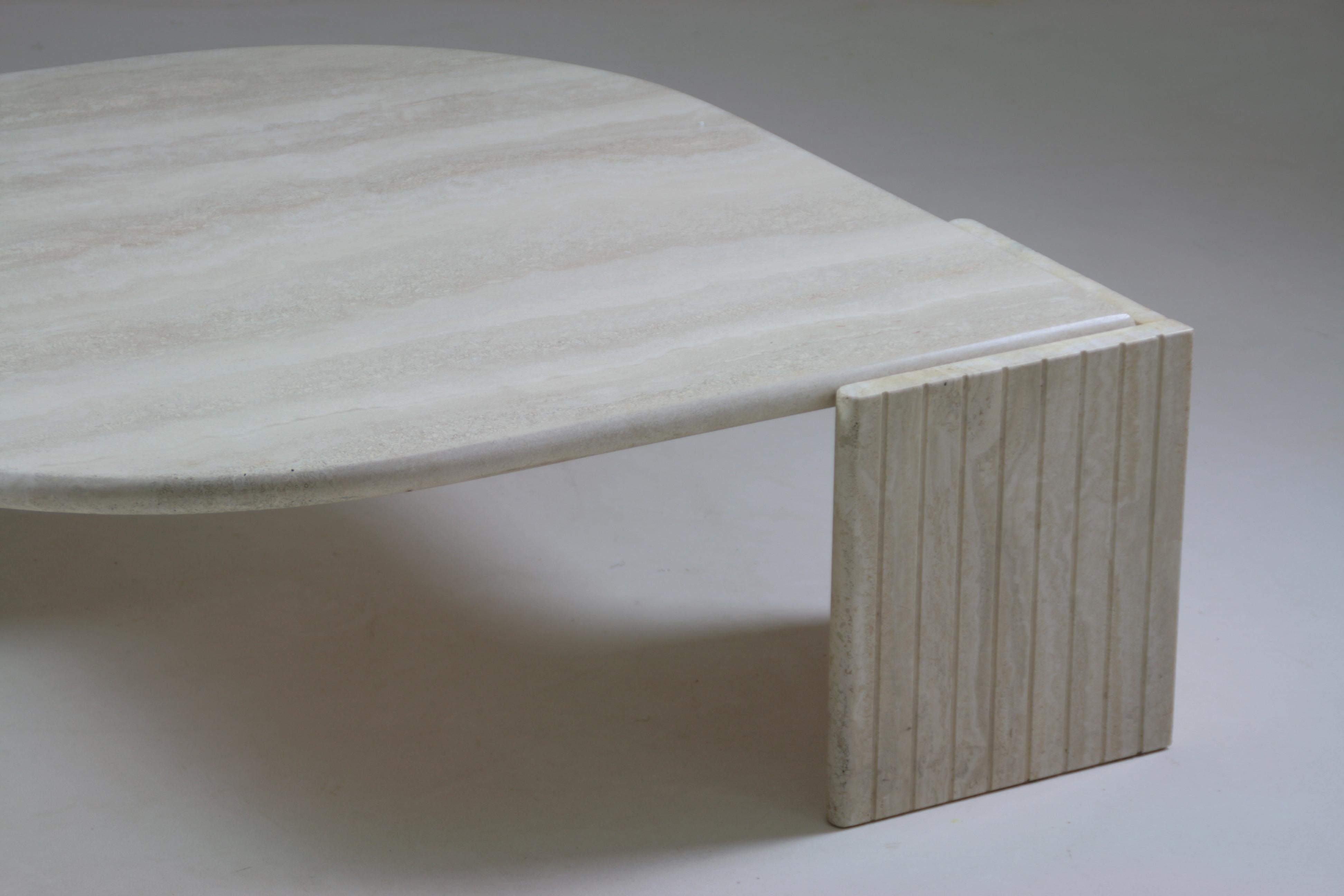 Large travertine coffee table, 1960s For Sale 4