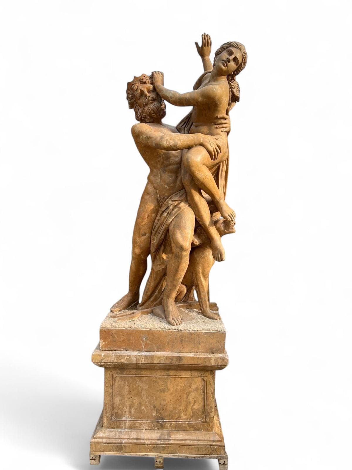 Große Travertin-Marmor-Skulptur der Vergewaltigung der Proserpina 220 cm im Zustand „Gut“ im Angebot in Madrid, ES