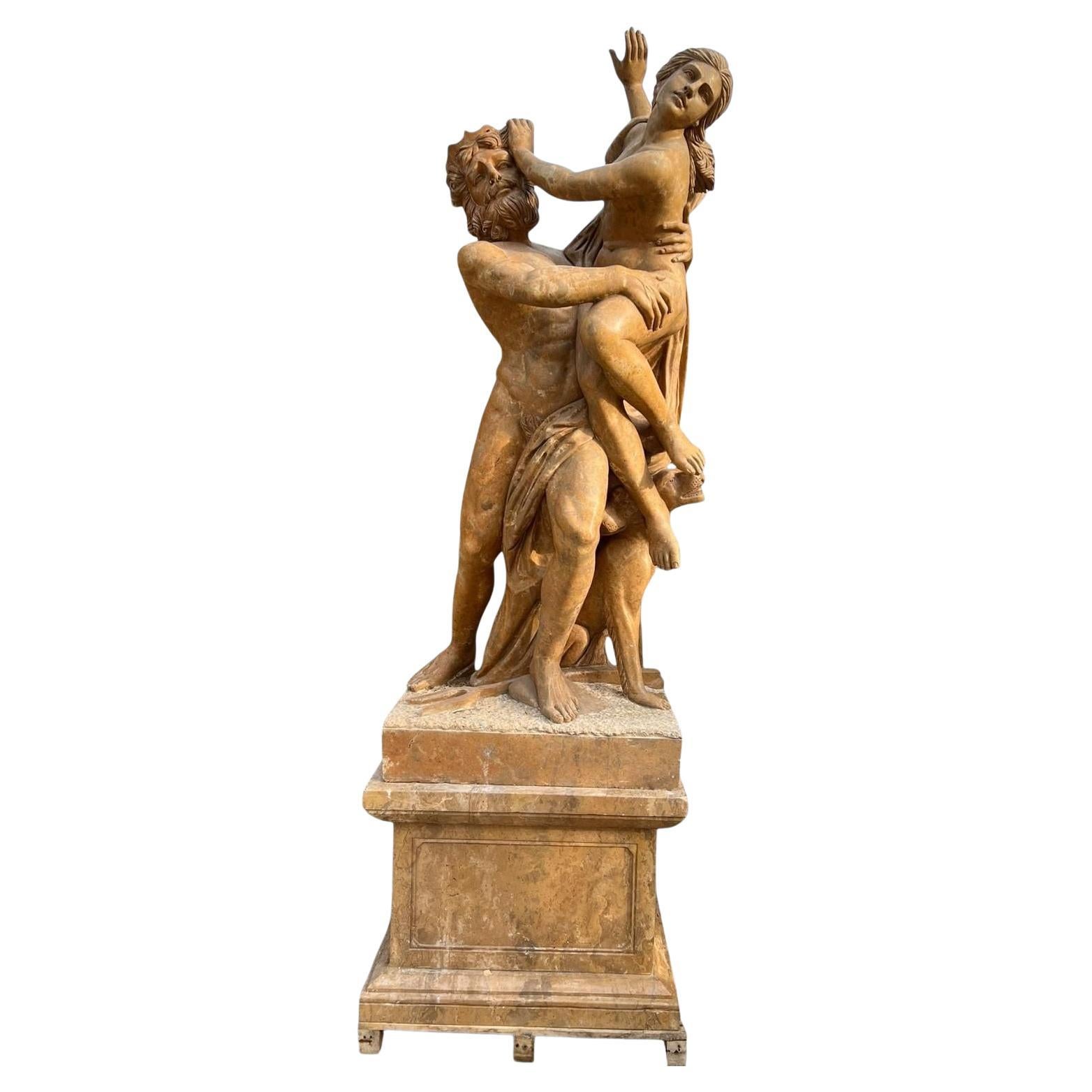 Große Travertin-Marmor-Skulptur der Vergewaltigung der Proserpina 220 cm im Angebot