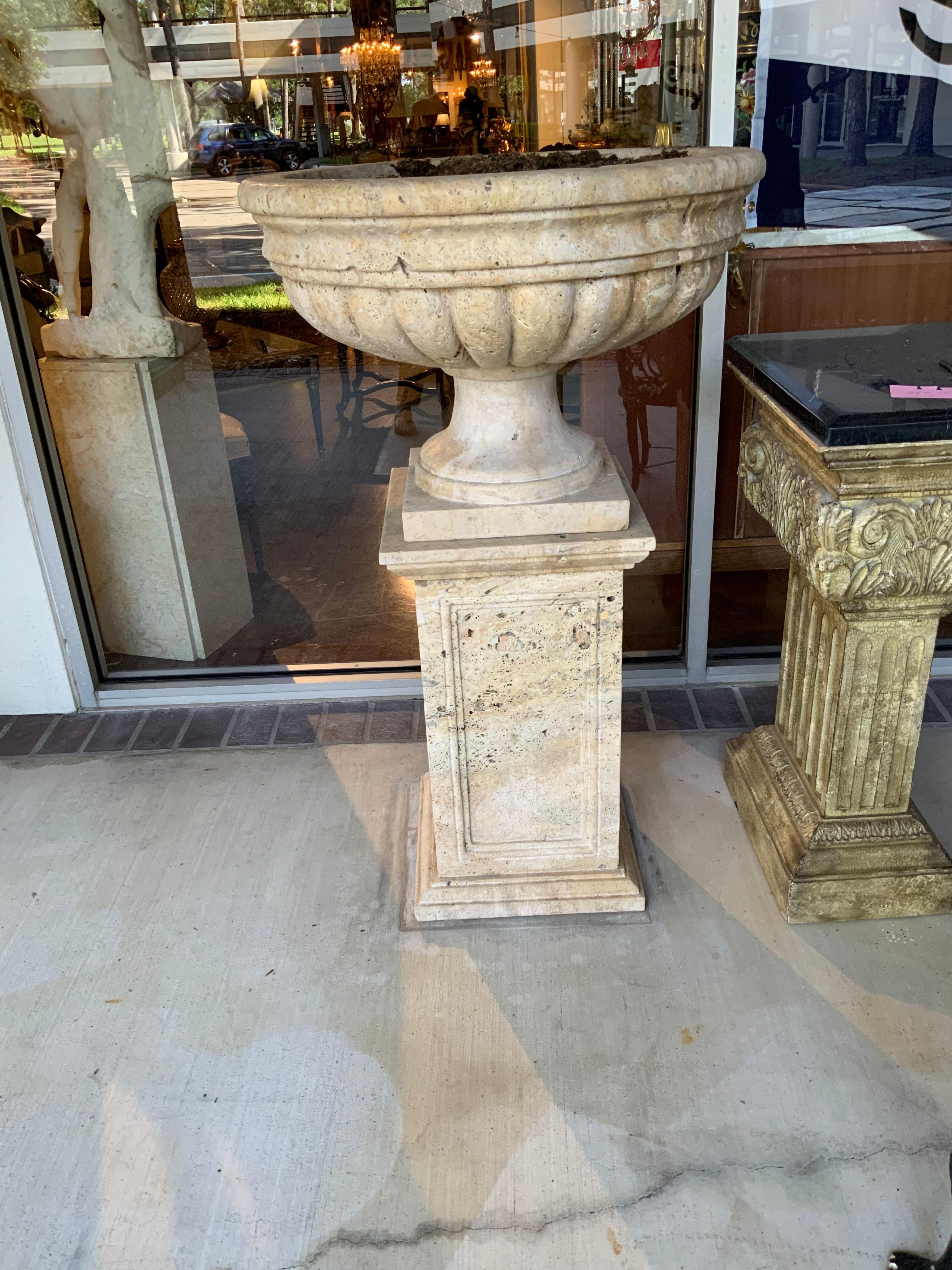 The large scale and design of this pair makes them
Exceptionally fine. The top piece sits firmly on the
Bottom pedestal. The fluted design of the planter is
Especially pleasing and a good size for multiple 
Plants.