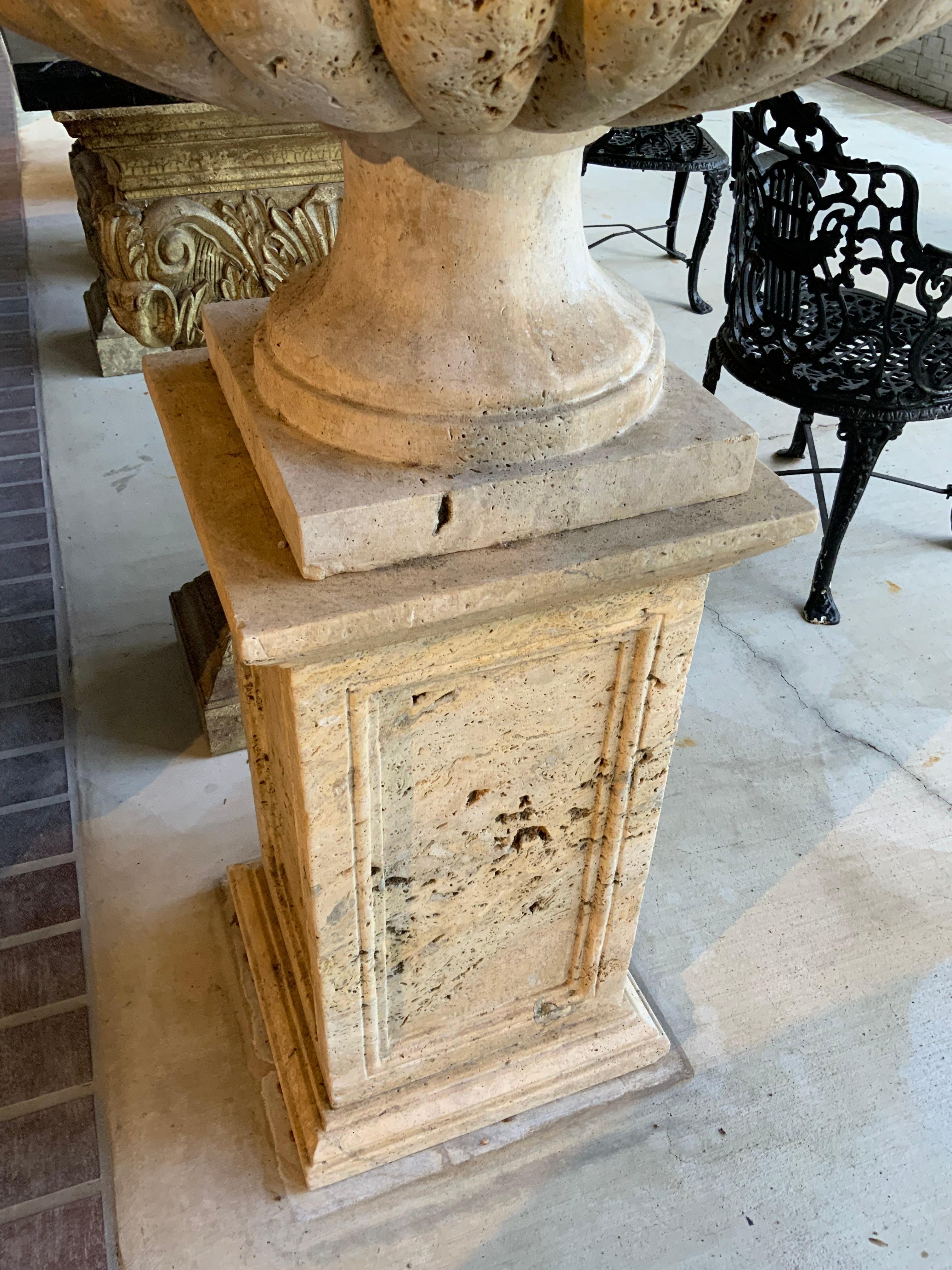 Asiatique Large travertine planters on pedestals en vente