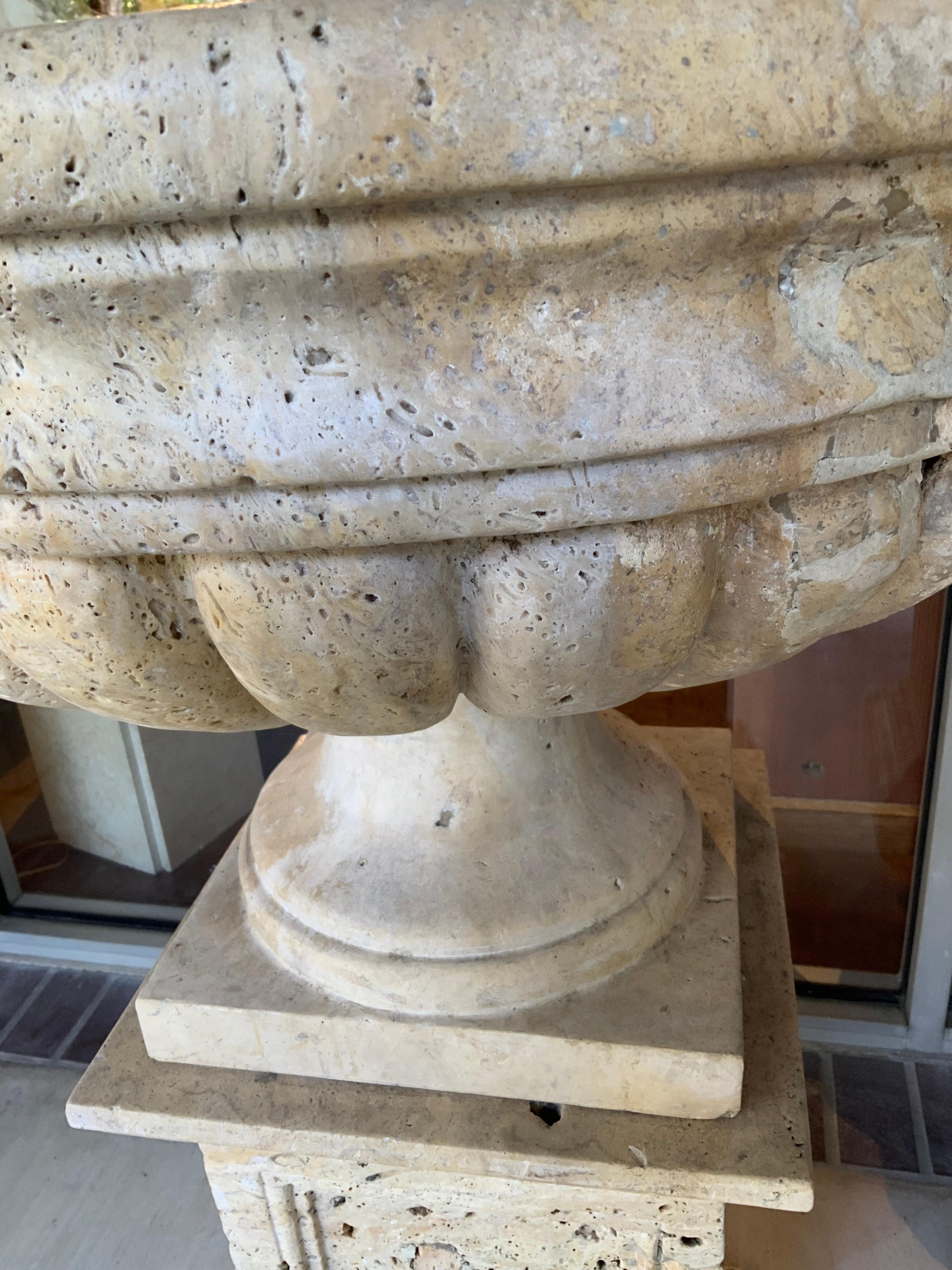 Travertin Large travertine planters on pedestals en vente