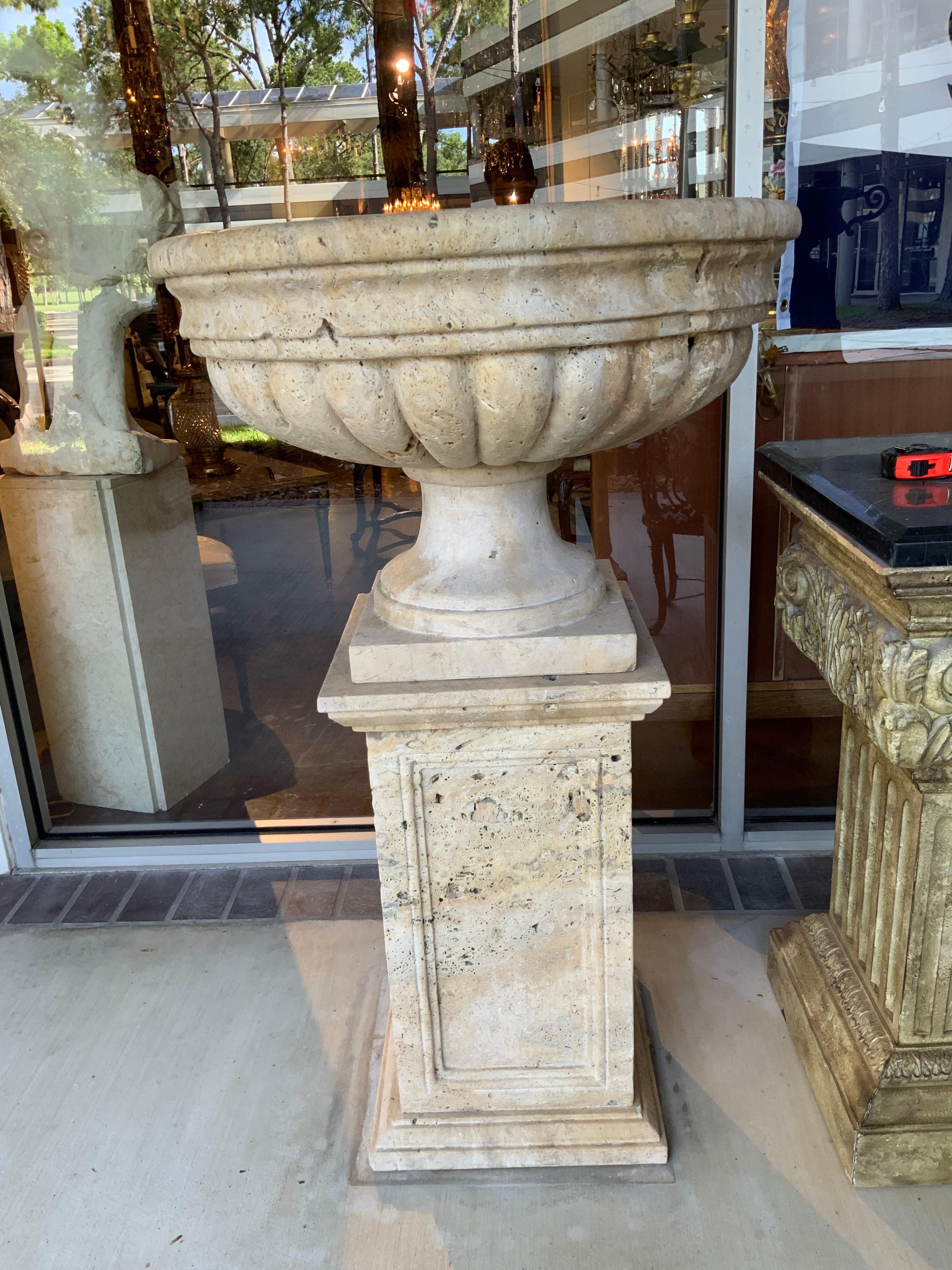 Large travertine planters on pedestals en vente 1