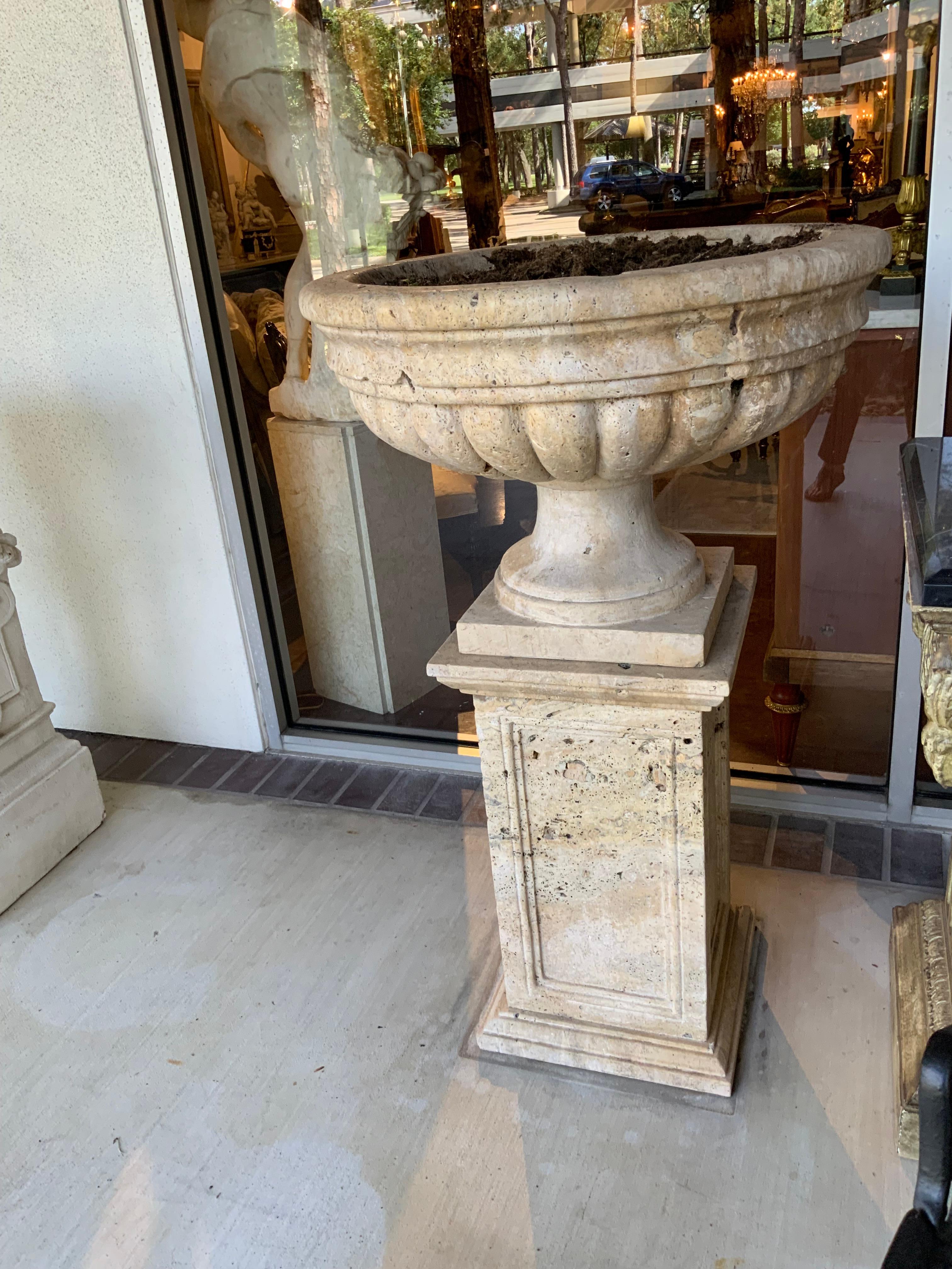 Large travertine planters on pedestals en vente 2