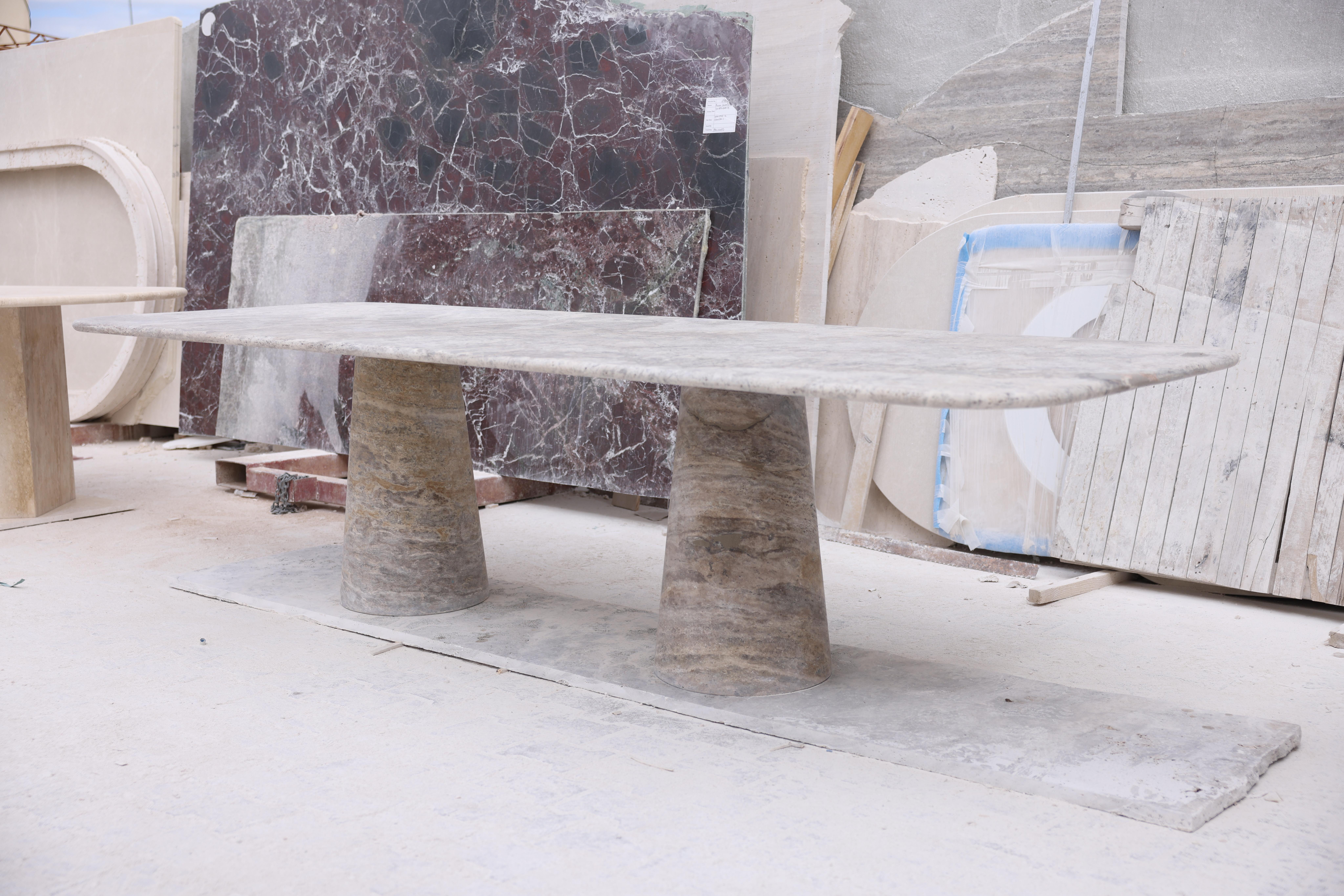 Gran mesa de comedor rectangular de travertino, estilo Angelo Mangiarotti de 1970 Travertino en venta