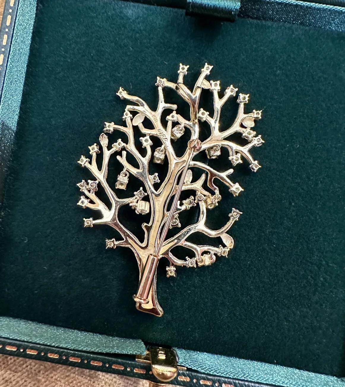 Große Baumnadel/Brosche mit baumelnden Diamanten in 18k Gelbgold im Zustand „Hervorragend“ im Angebot in La Jolla, CA