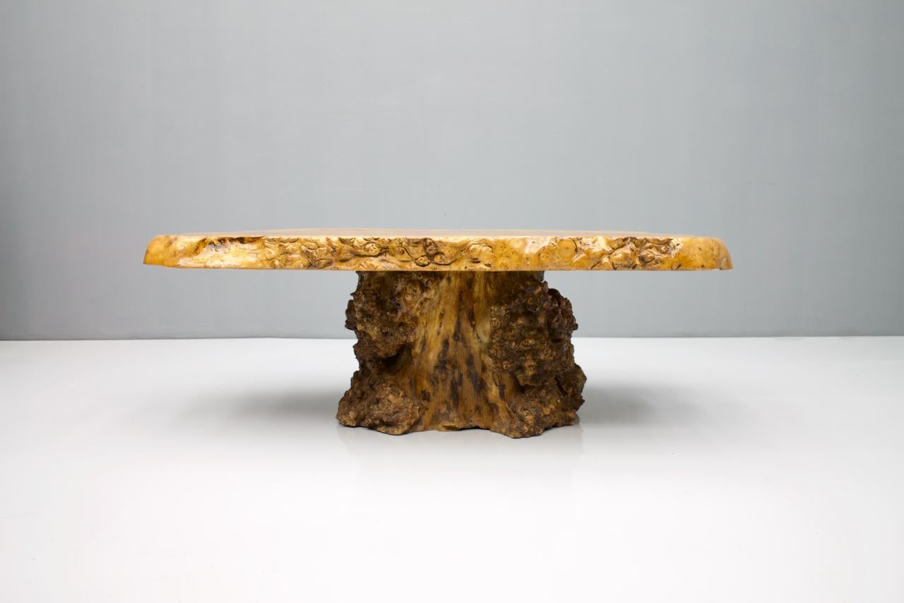 Tree Trunk sofa table from the late 1970s.
Very good condition with a fantastic grain!



  