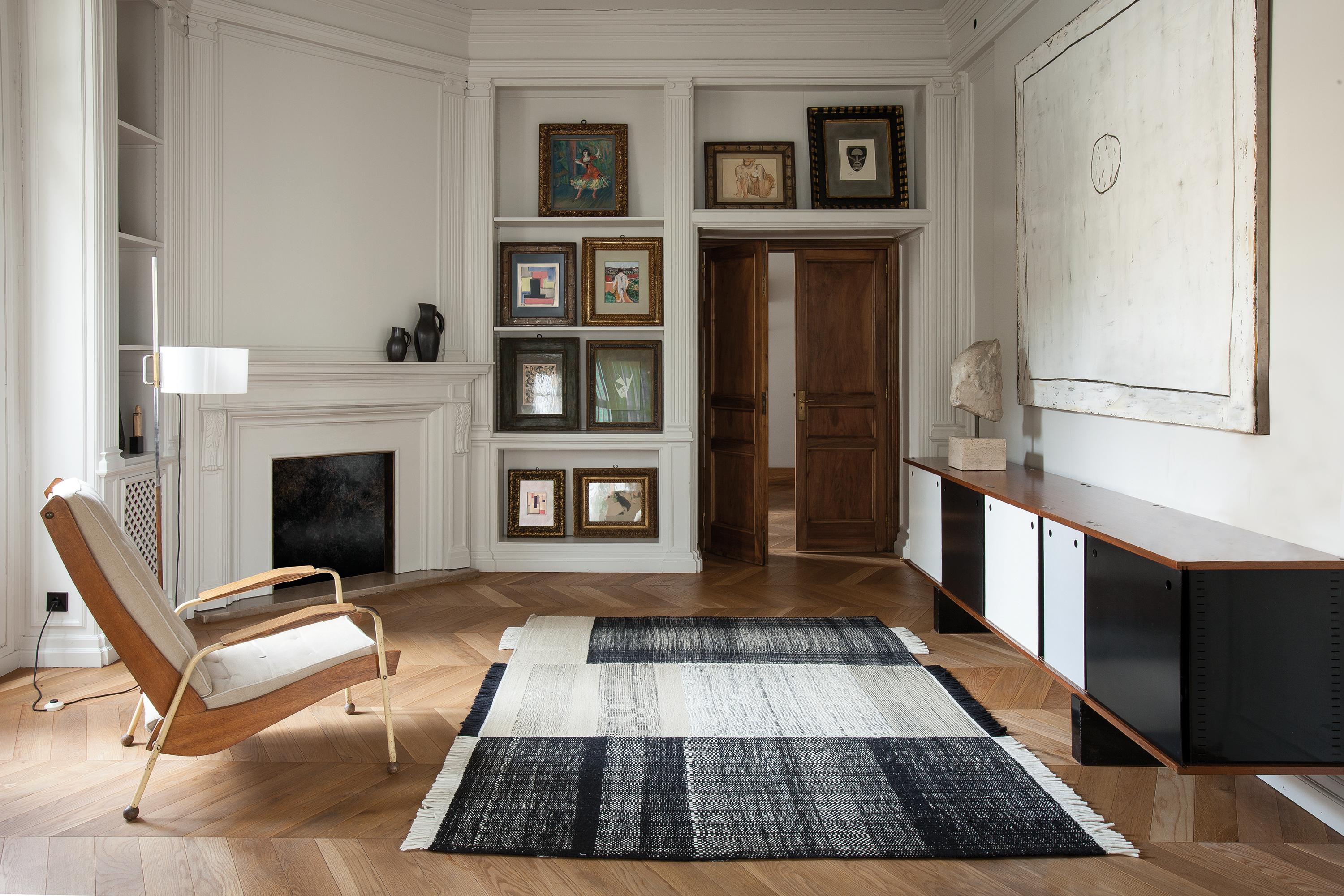 Large 'Tres' hand-loomed rug for Nanimarquina.

Fabricated from a natural blend of New Zealand wool, felt, and cotton, 'Tres' is a traditional Indian flat-weave Dhurrie rug. Its unique quality lies in the production of three independent parts in