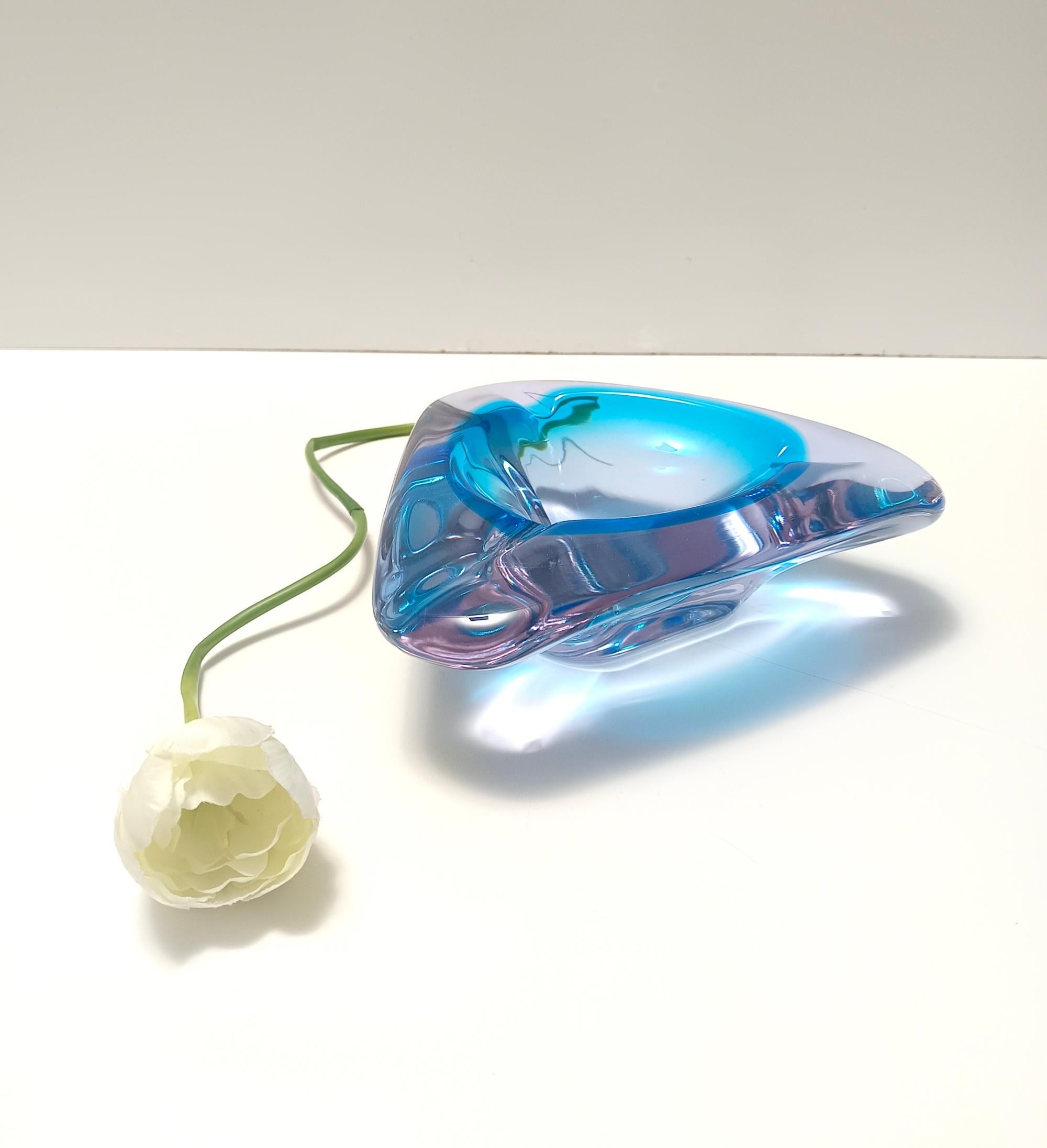Made in Italy, Murano, anni '70.
È realizzato in vetro di Murano soffiato a mano piuttosto pesante. 
Si tratta di un pezzo vintage, quindi potrebbe presentare lievi tracce d'uso, ma può essere considerato in ottime condizioni originali.

Misure: