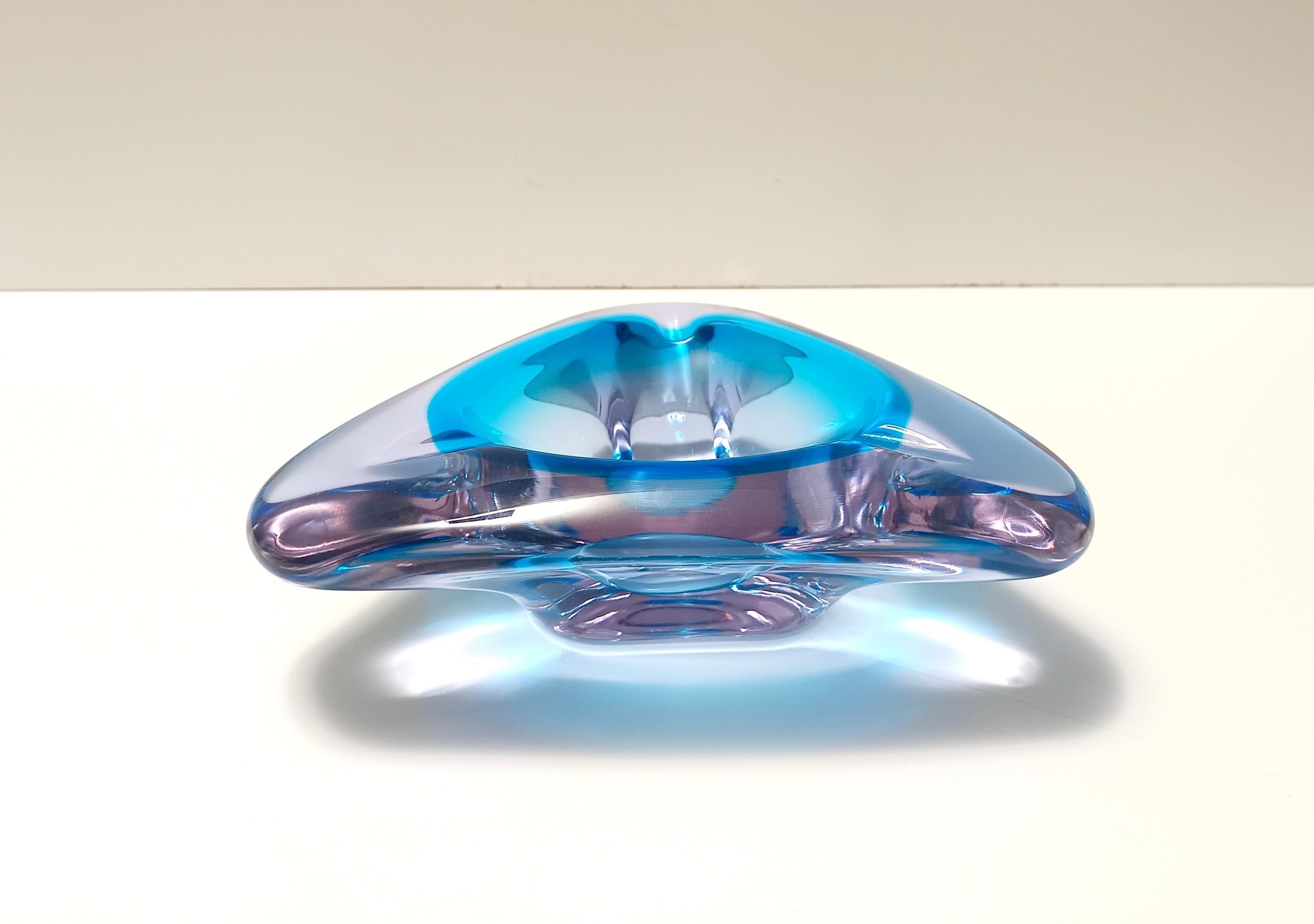 Grande trinket bowl triangolare in vetro di Murano blu - posacenere, Italia In condizioni ottime in vendita a Bresso, Lombardy