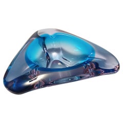 Gran cuenco triangular de cristal de Murano azul - Cenicero, Italia