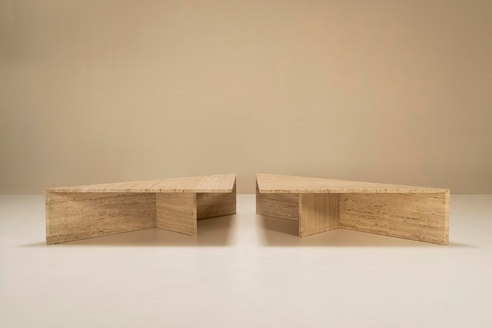 Large Triangular Travertine Coffee Table in The Style of Up&Up, Italy, 1970s In Good Condition In Hellouw, NL