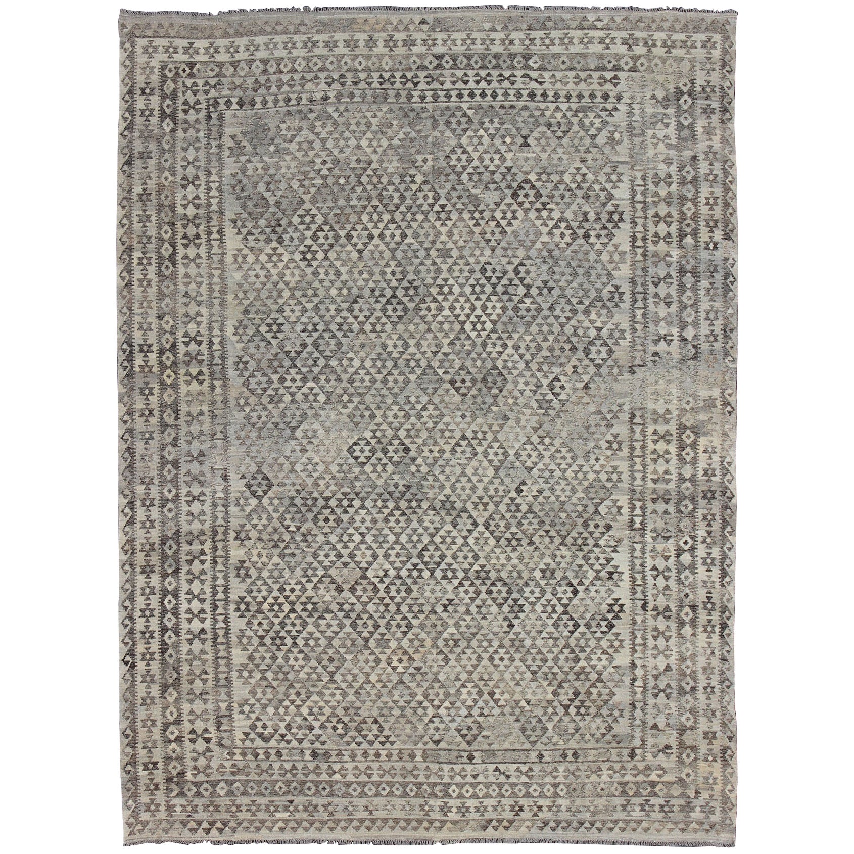 Grande Kilim tribale e moderno in carbone, marrone, blu argento, argento e grigio in vendita