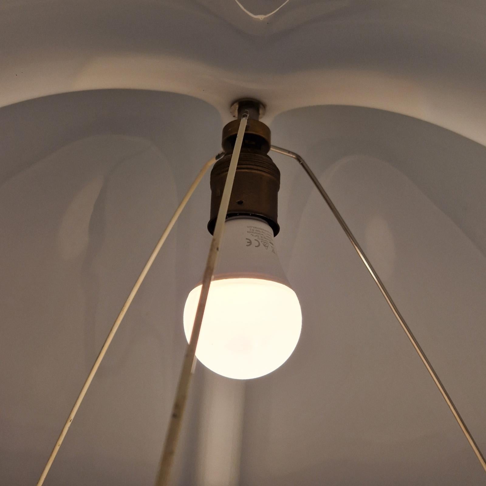 Grande lampe de l'ère spatiale Tricena d'Ingo Maurer pour M design, Allemagne, années 1970 en vente 3
