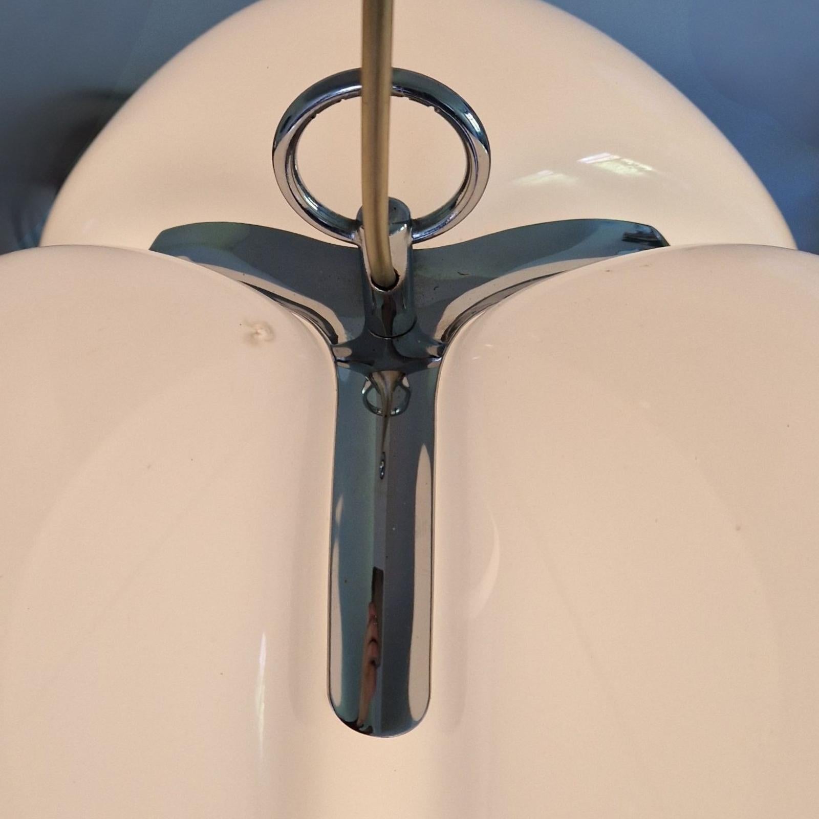 Allemand Grande lampe de l'ère spatiale Tricena d'Ingo Maurer pour M design, Allemagne, années 1970 en vente