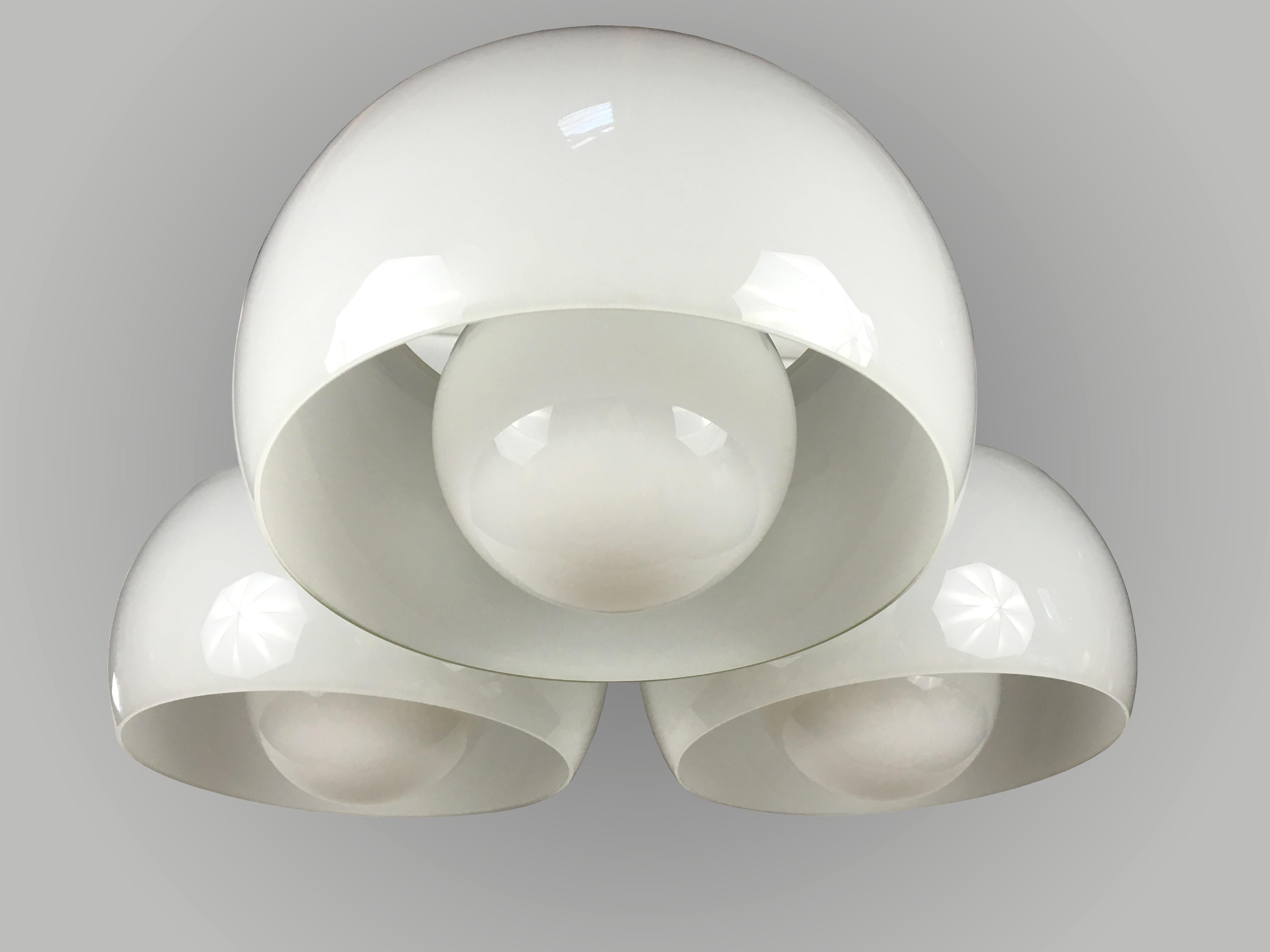 Large Triclinio White Glass Fixture by Vico Magistretti In Excellent Condition For Sale In New York, NY